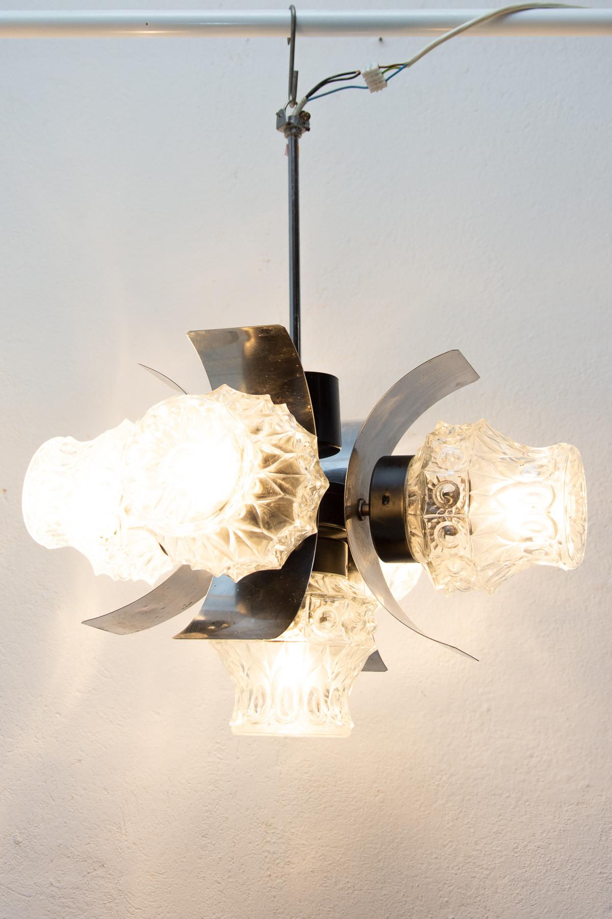 This chandelier was made in the 1970´s in the former Czechoslovakia.

It is made of black sheet metal, glass, chrome and metal.

New wiring, cleaned, in good Vintage condition.

Works on five E27 bulb.