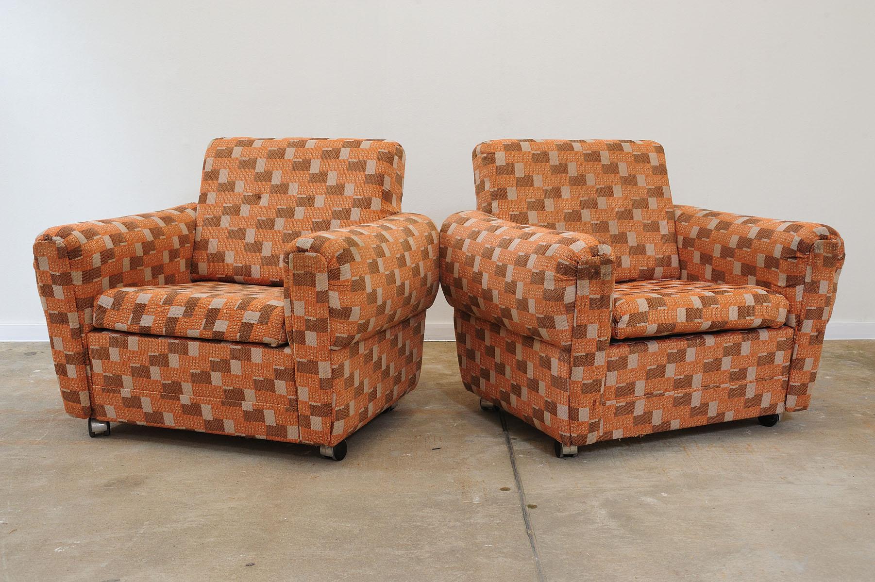 These armchairs on wheels were a part of a living room set made in the 1970´s.
They represent a typical example of furniture design of the 1970/1980s years of the 20th Century ´s in the former Czechoslovakia.
The furniture is very comfortable. It´s