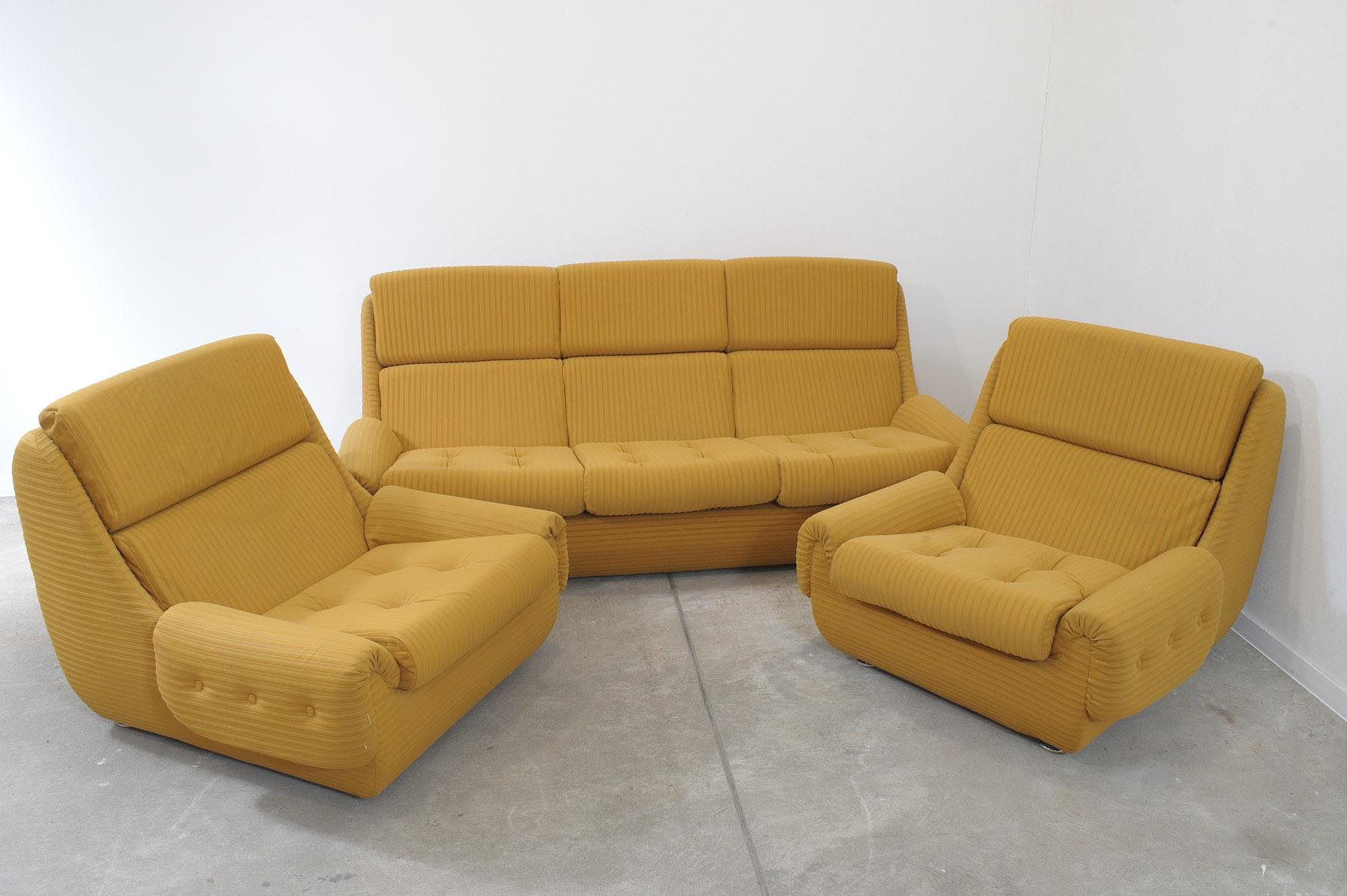 This vintage living room set is a typical example of furniture design of the 1970/1980´s in the former Czechoslovakia. It was made by JITONA company in 1977.

This living set was one of the most sought after in Czechoslovakia and was one of the few