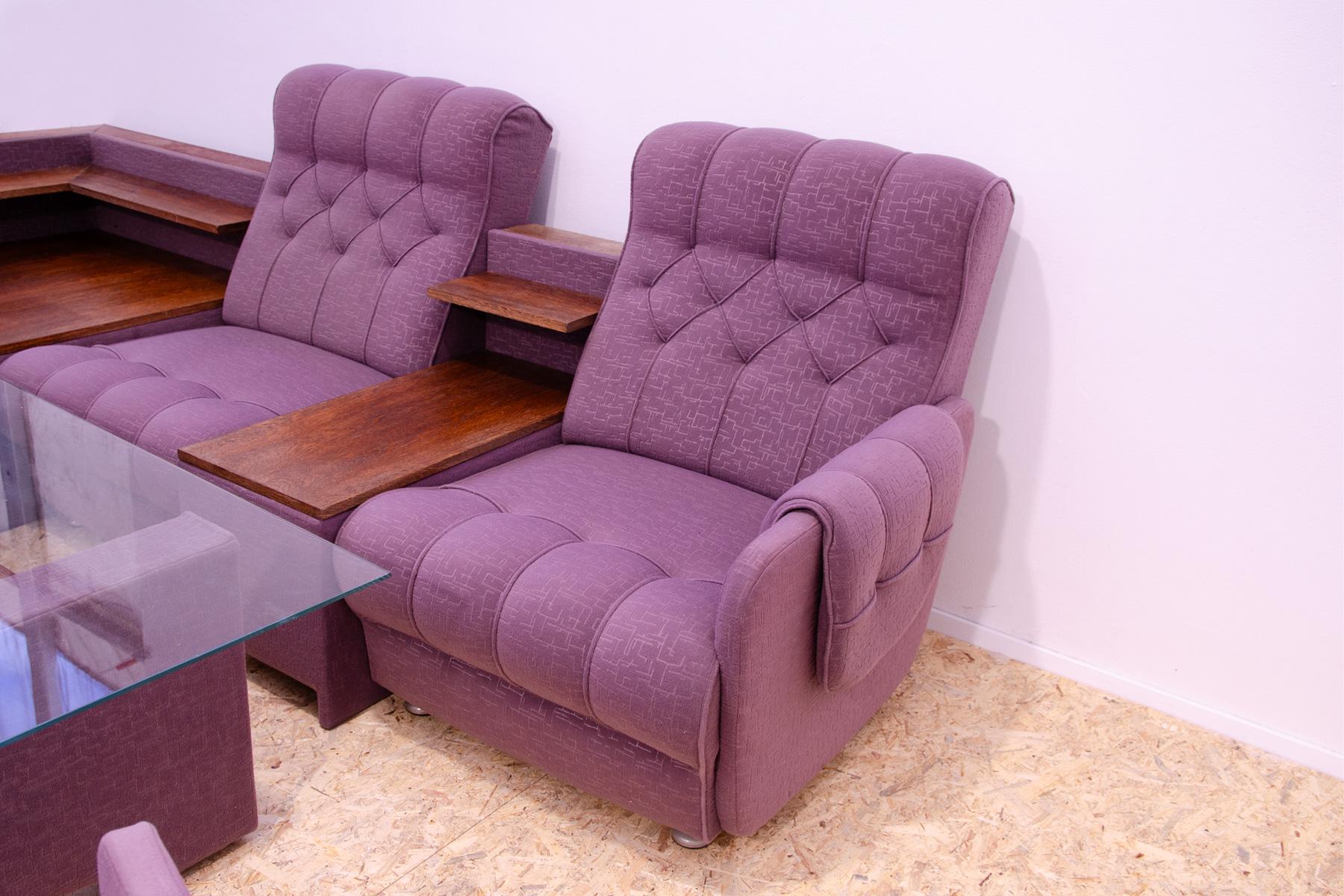 Eastern bloc Vintage living room set, Czechoslovakia, 1980´s In Good Condition For Sale In Prague 8, CZ
