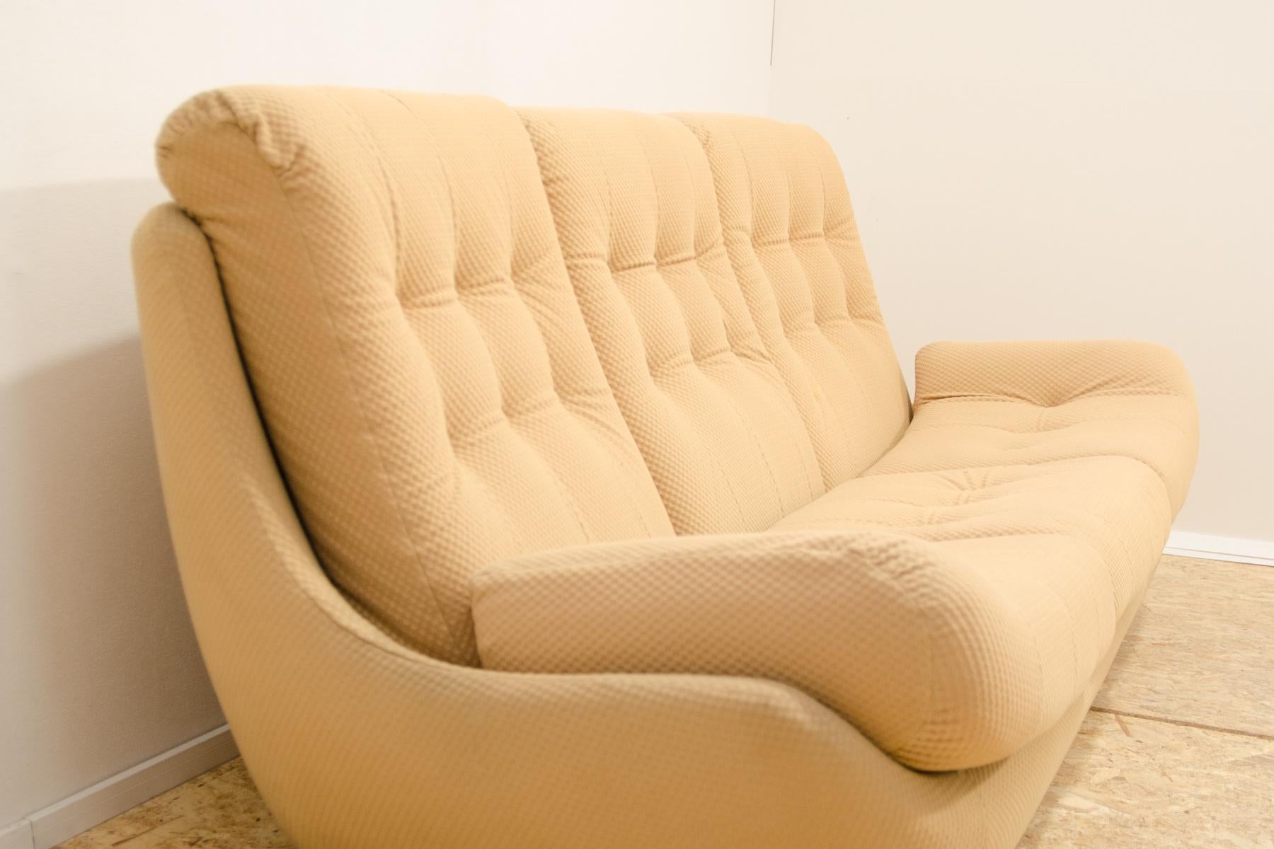 Eastern bloc Vintage sofa by Jitona, Czechoslovakia, 1970´s For Sale 3