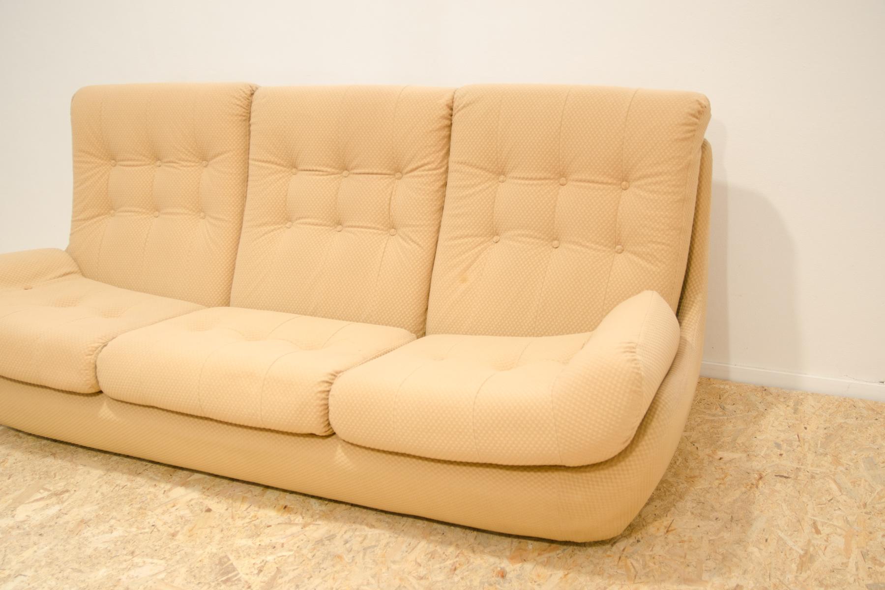 20th Century Eastern bloc Vintage sofa by Jitona, Czechoslovakia, 1970´s For Sale