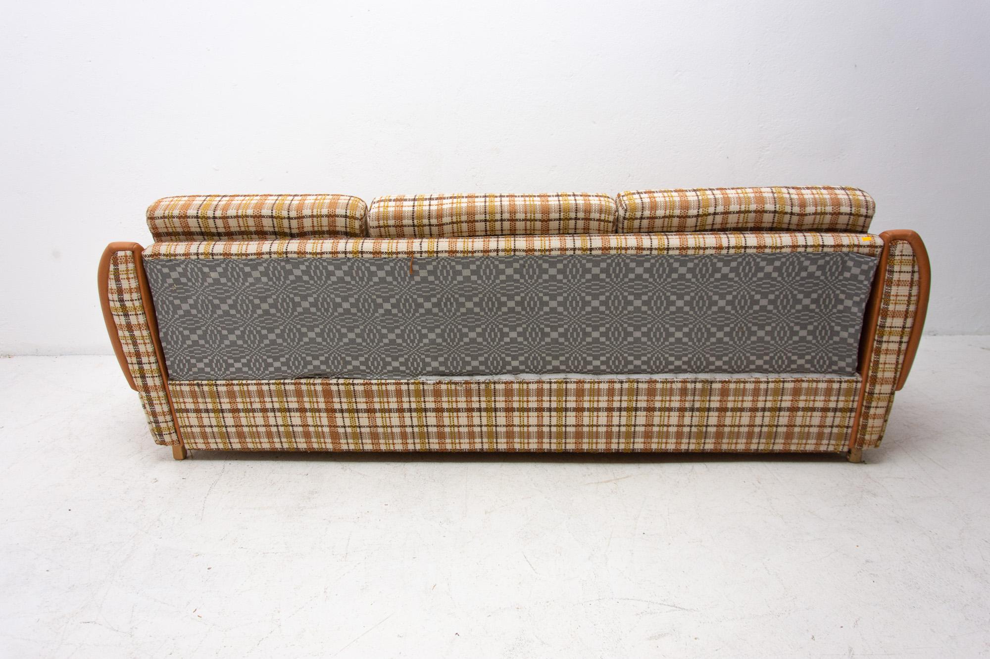 Canapé vintage du Bloc oriental, Tchécoslovaquie, années 1980 en vente 5