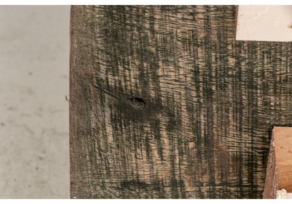 Placca orientale intagliata con figure di genere in vendita 10