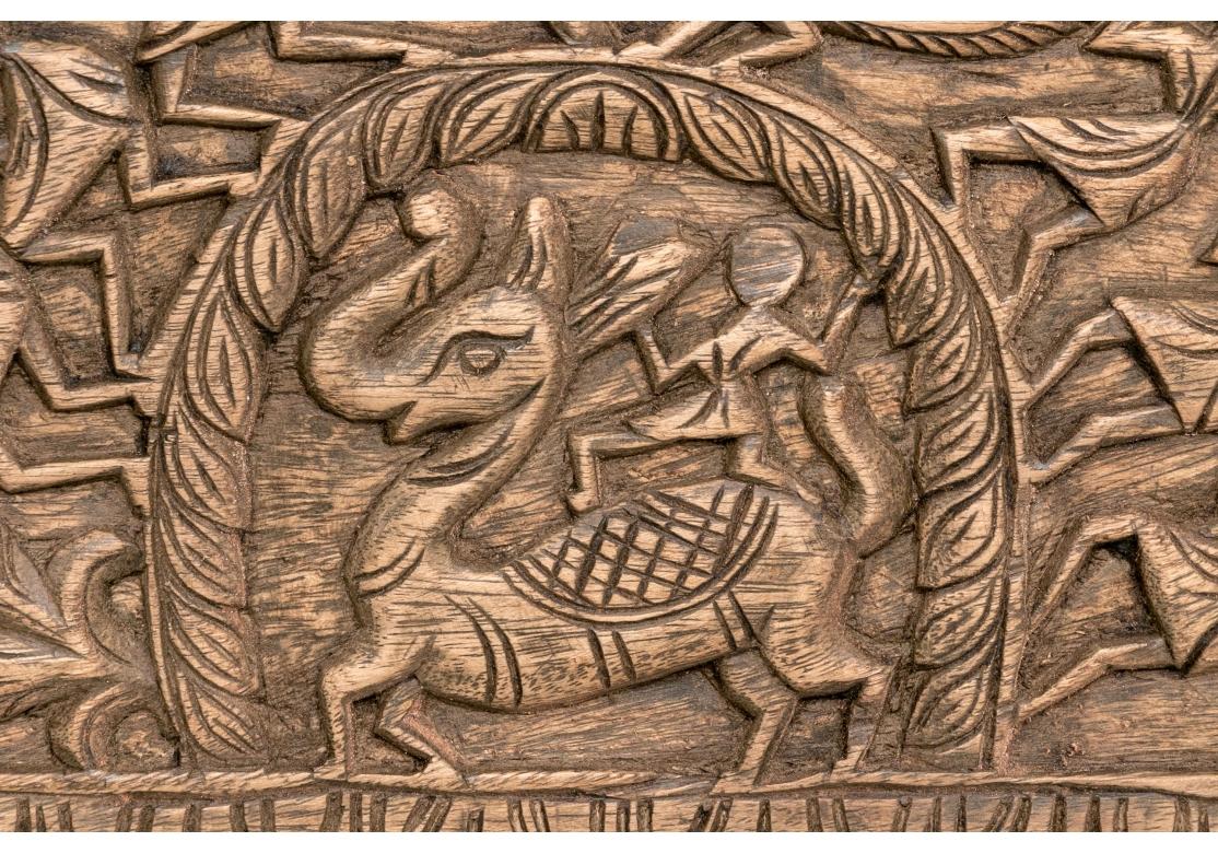 XX secolo Placca orientale intagliata con figure di genere in vendita