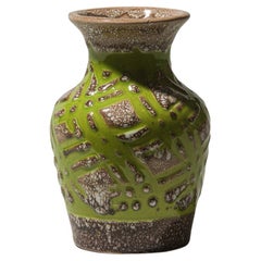 Osteuropäische Keramikvase, strukturierte Glasur mit säuregrünem Motiv, 1970er Jahre