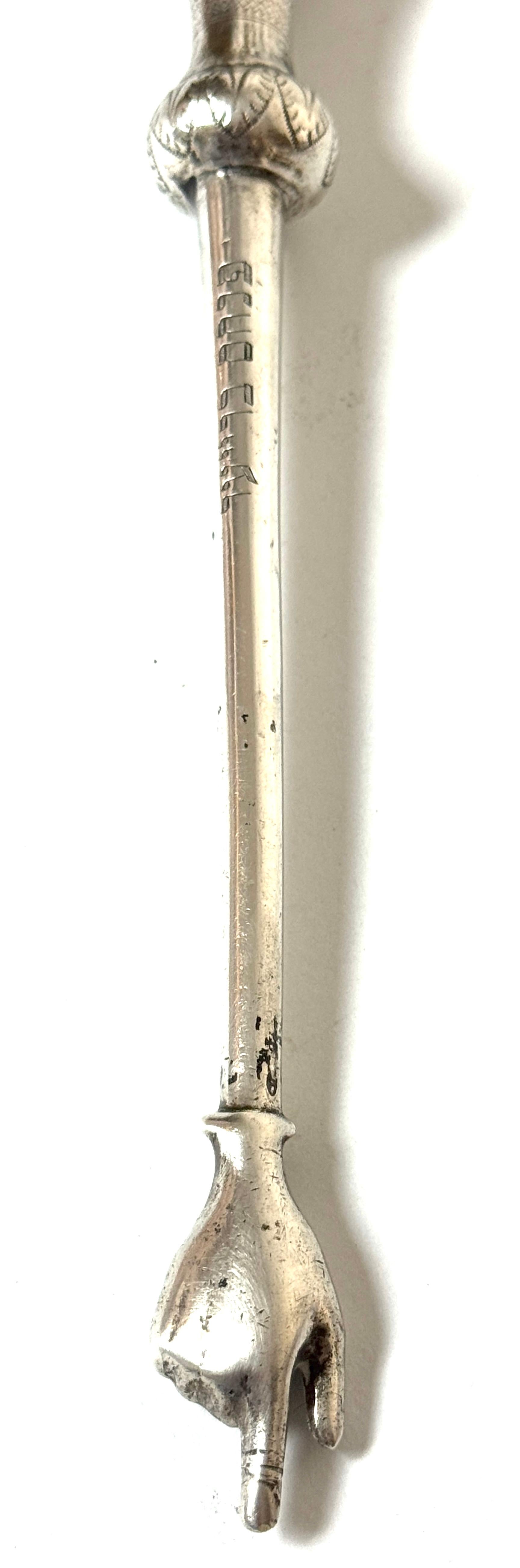 Argento 925 Puntatore per Torah (Yad) in argento dell'Europa orientale con iscrizione in ebraico, 1880-1920 in vendita