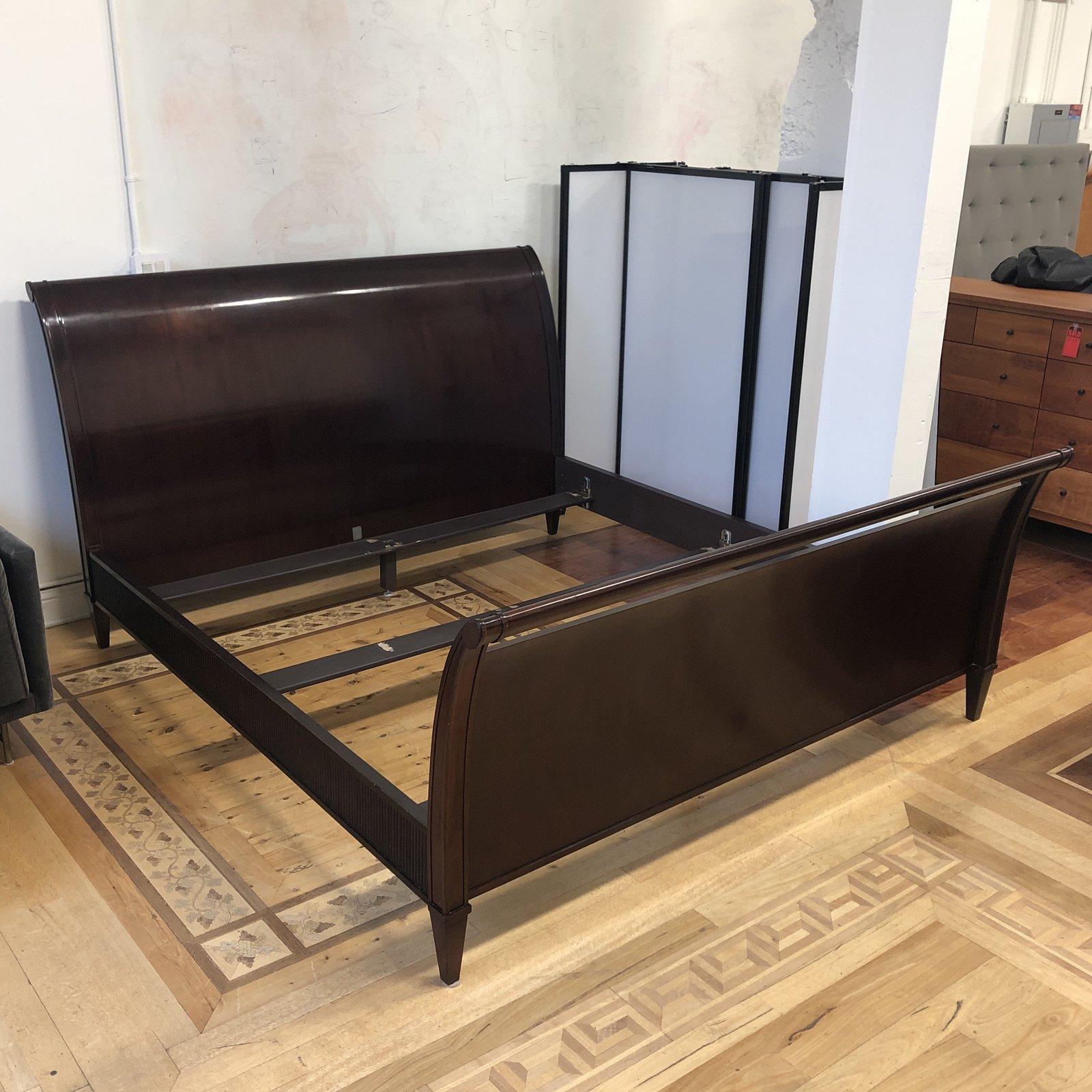 Eastern King Sleigh Bed by Barbara Barry for Baker Furniture In Good Condition For Sale In San Francisco, CA