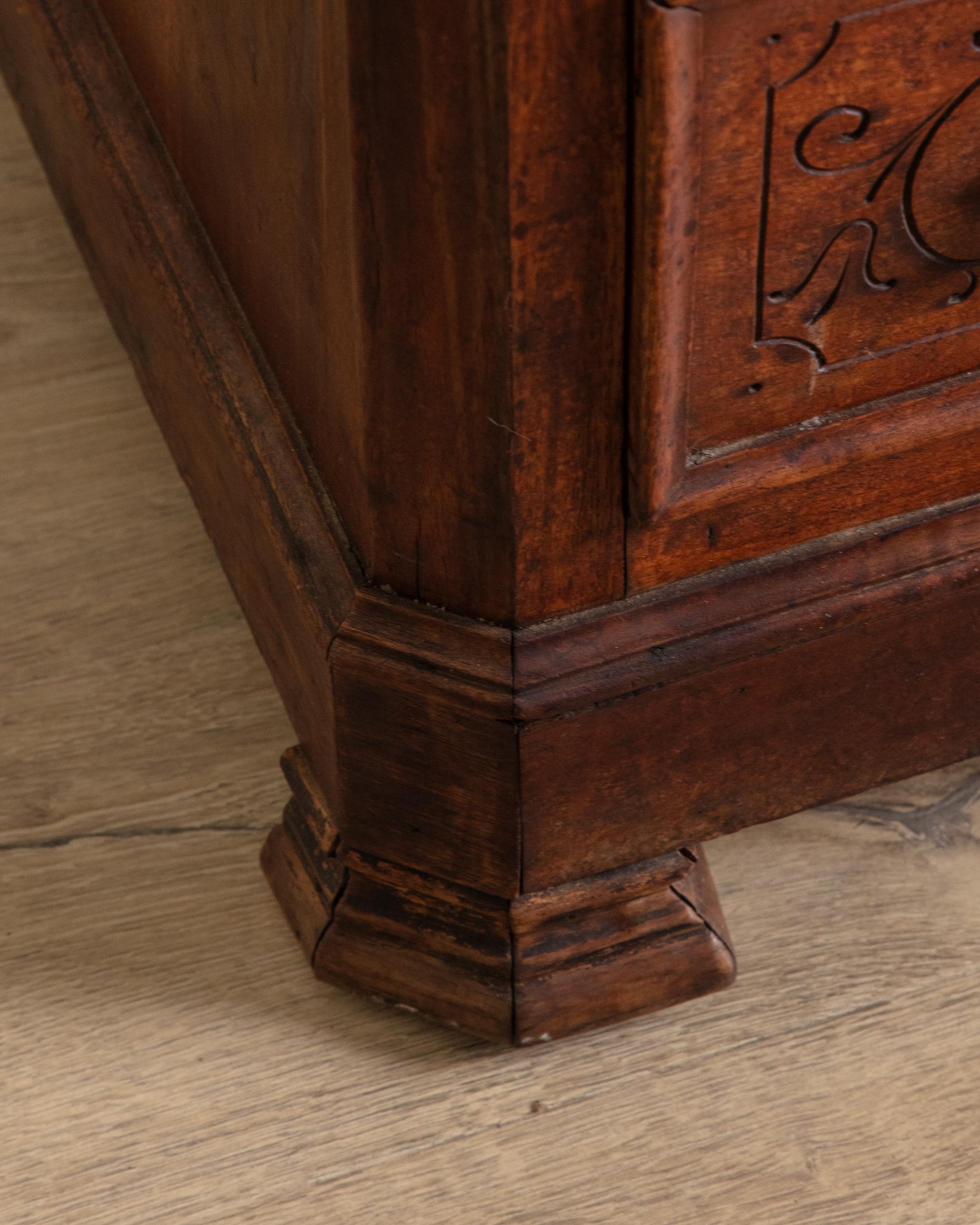 Commode à 4 tiroirs à dessus en marbre Eastlake, 19e siècle en vente 4