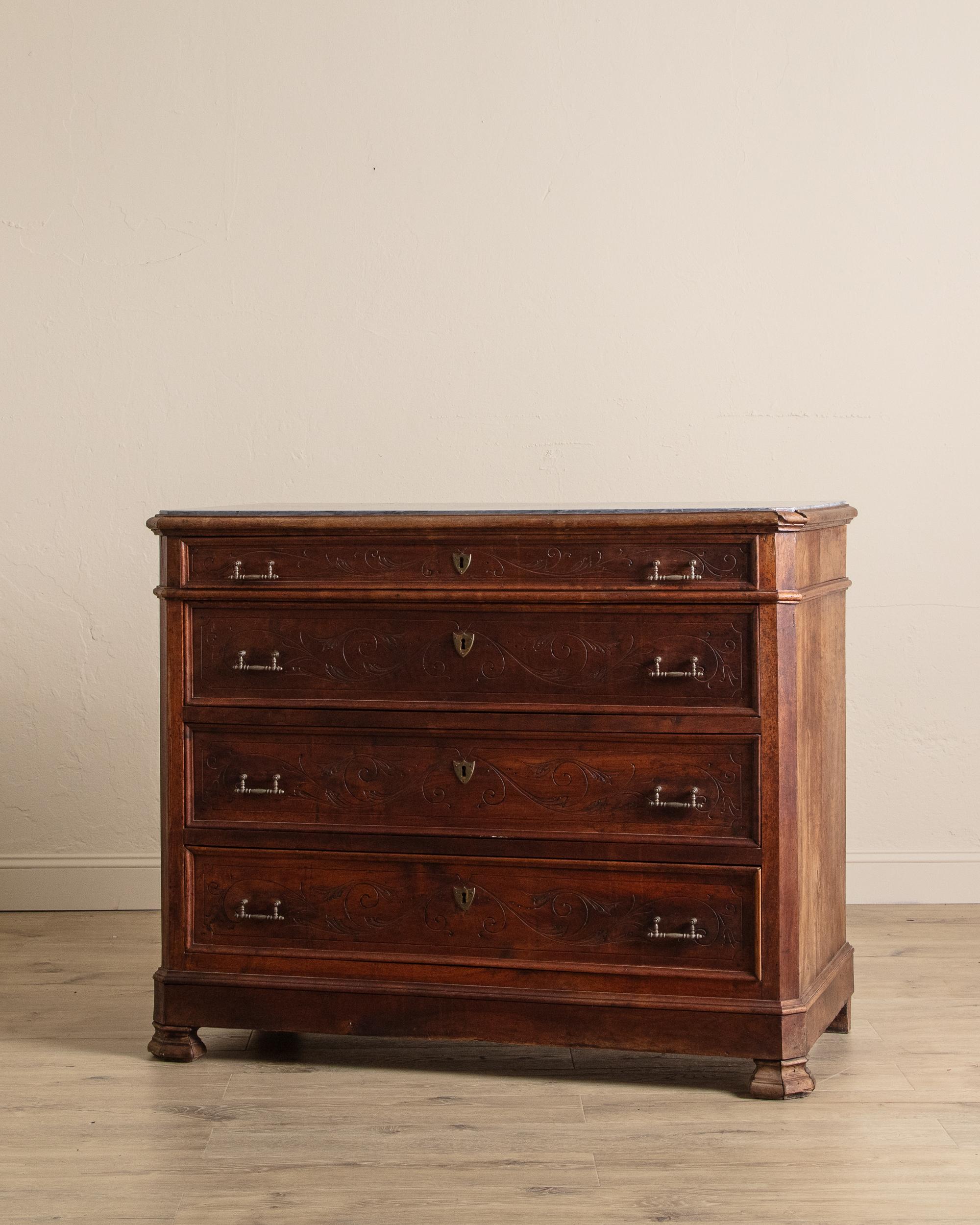 Européen Commode à 4 tiroirs à dessus en marbre Eastlake, 19e siècle en vente