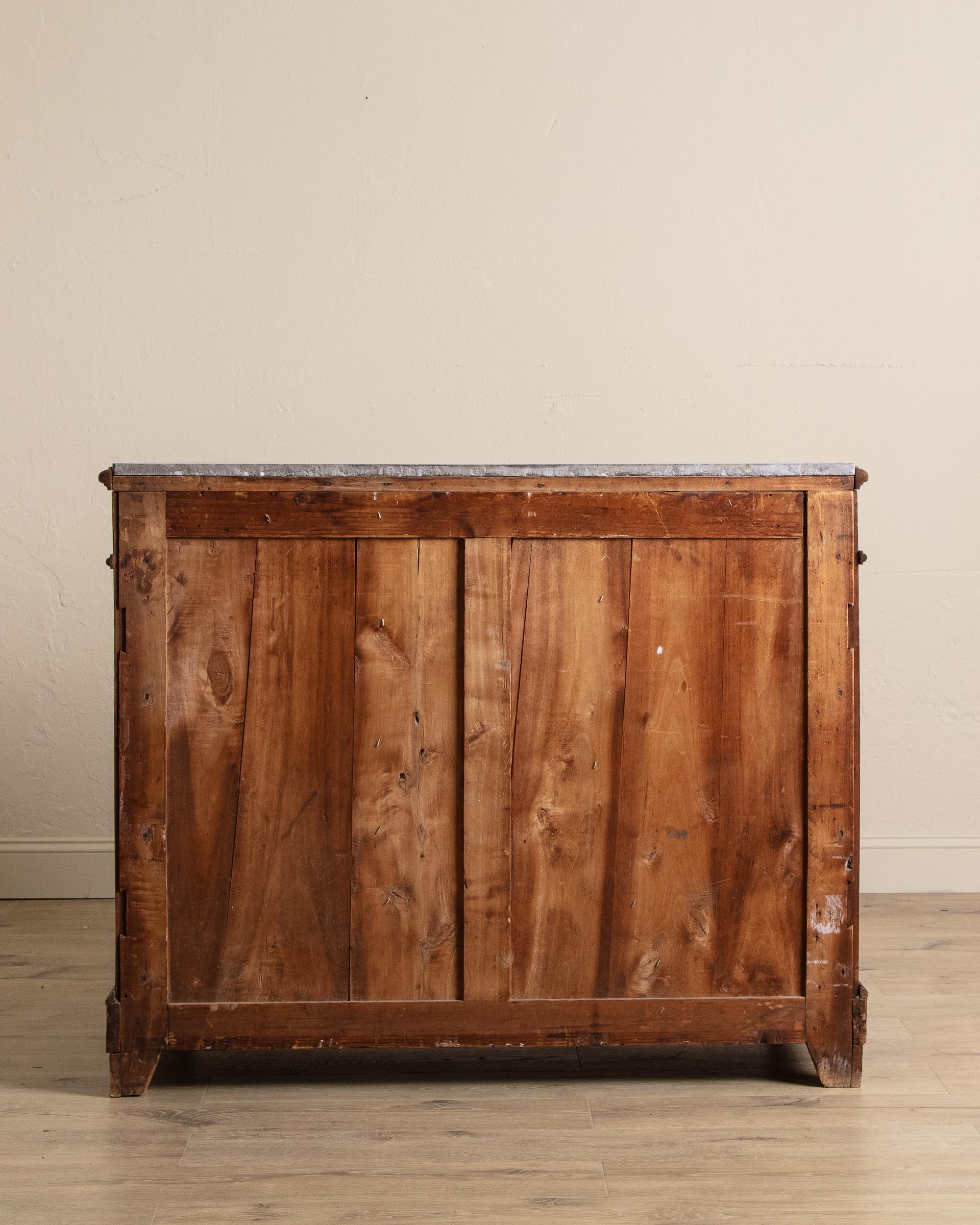 Laiton Commode à 4 tiroirs à dessus en marbre Eastlake, 19e siècle en vente