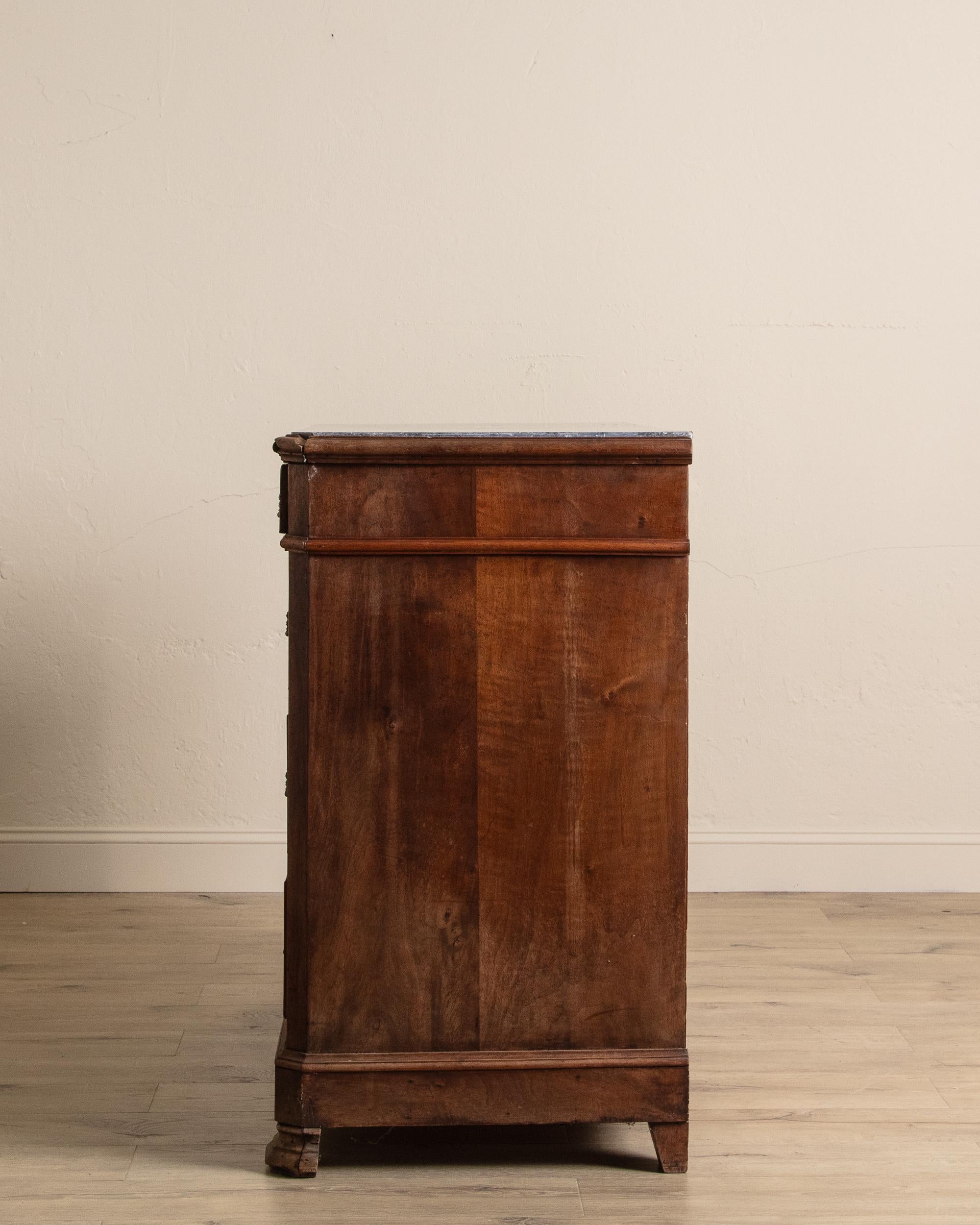 Commode à 4 tiroirs à dessus en marbre Eastlake, 19e siècle en vente 1