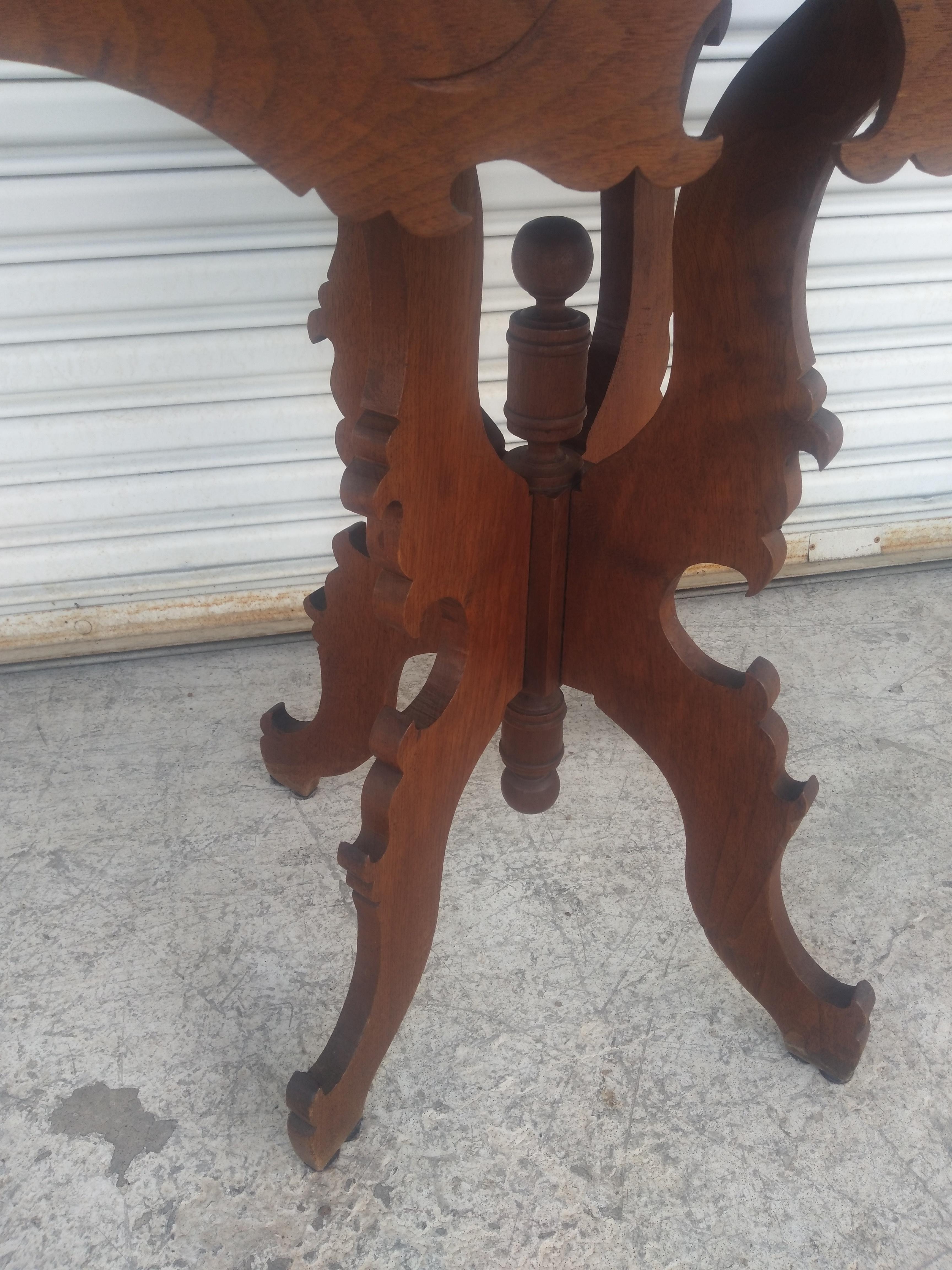 Table d'appoint Eastlake à piédestal Bon état - En vente à Pasadena, TX