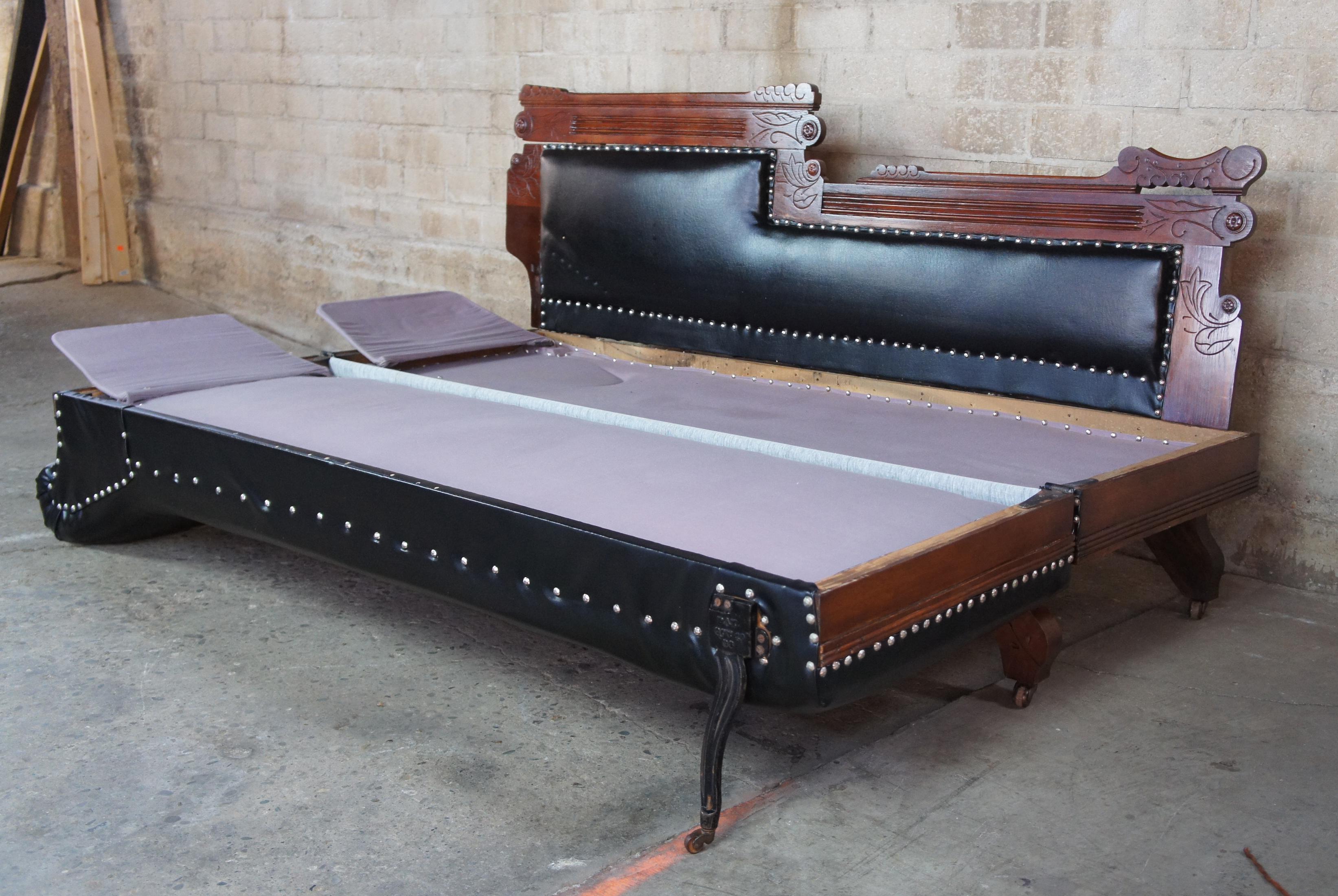 Eastlake Victorian Oak Leather Chaise Lounge Fainting Couch Murphy Bed Parlor In Good Condition In Dayton, OH
