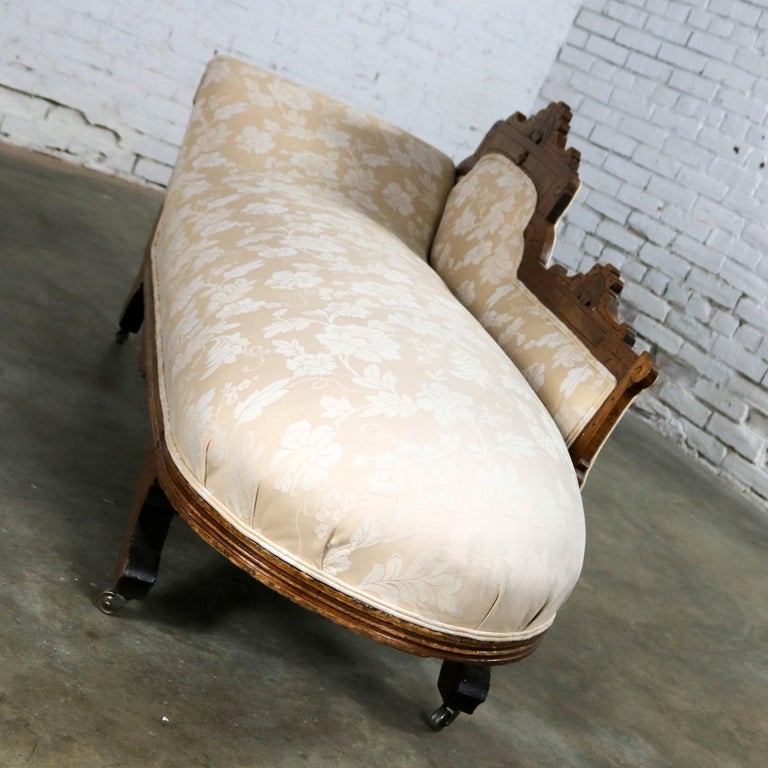 Eastlake Victorian Récamier Daybed Chaise Fainting Couch at 1stDibs