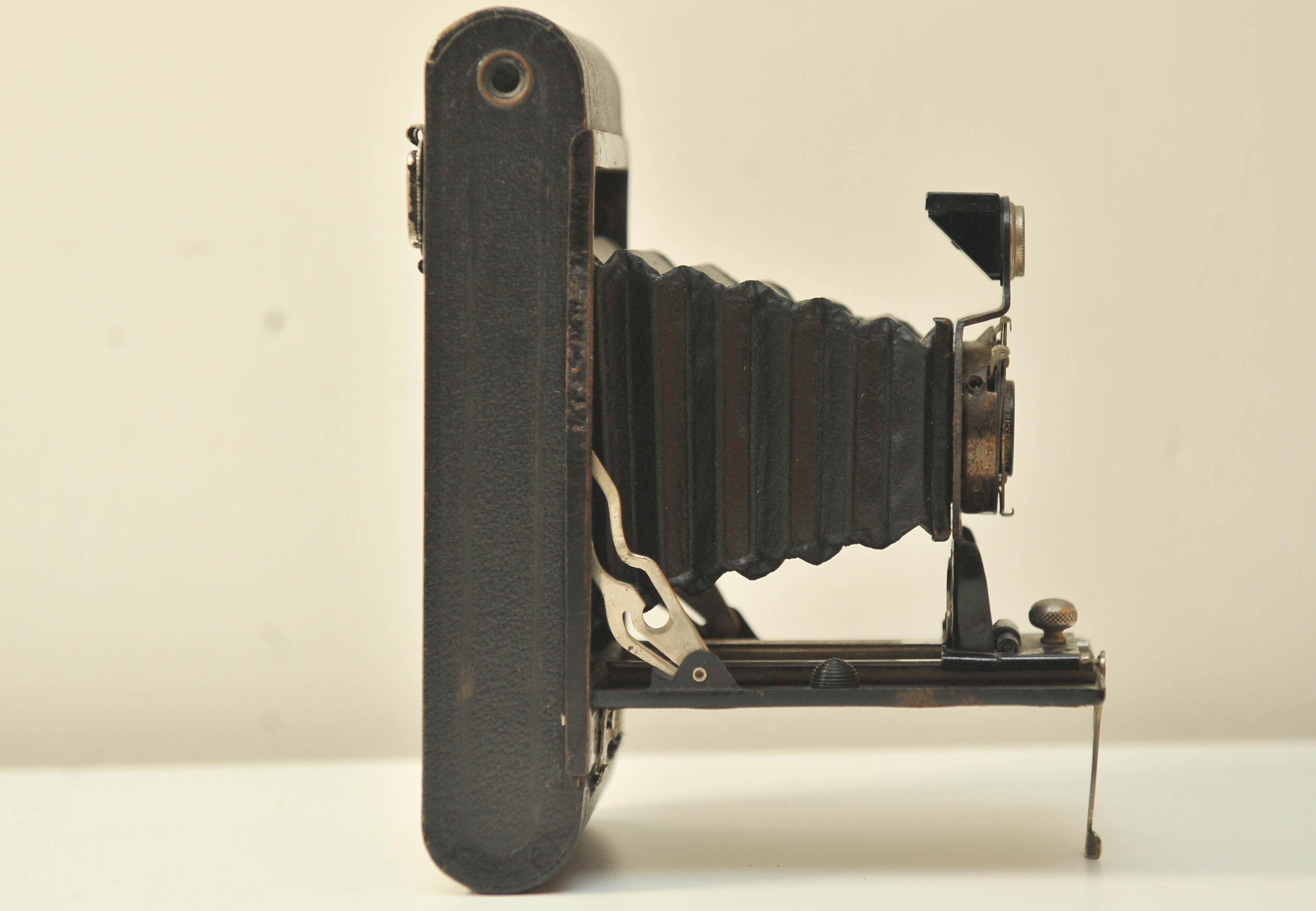 Eastman Kodak Co No. 1 Pocket Kodak Jr. 120 Roll Film Folding Below Camera 1910  In Good Condition For Sale In High Wycombe, GB