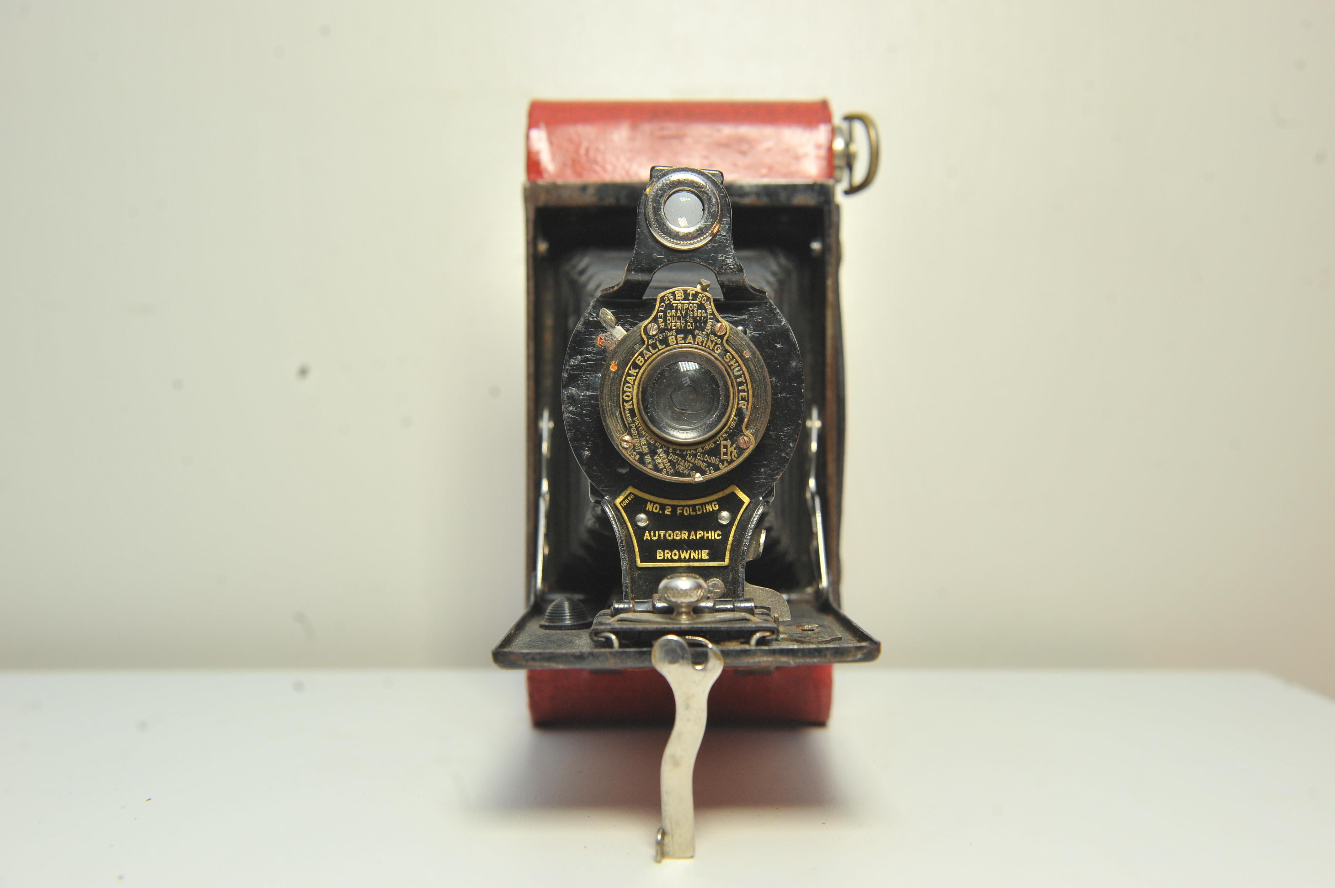 Edwardian Eastman Kodak No 2 Folding Autographic Brownie Folding Bellow Camera In Red For Sale