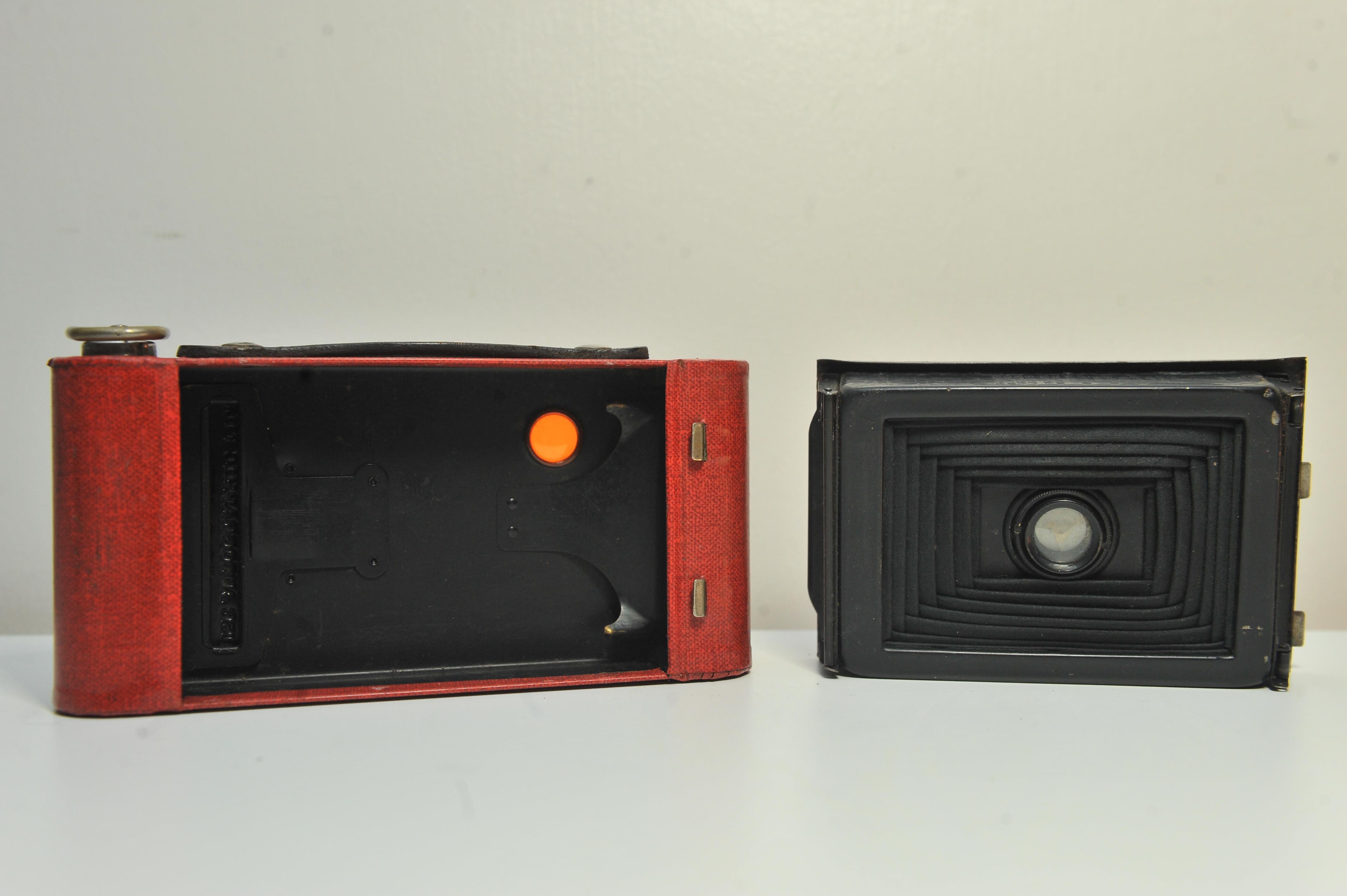 Eastman Kodak No 2 Folding Autographic Brownie Folding Bellow Camera en rouge en vente 2