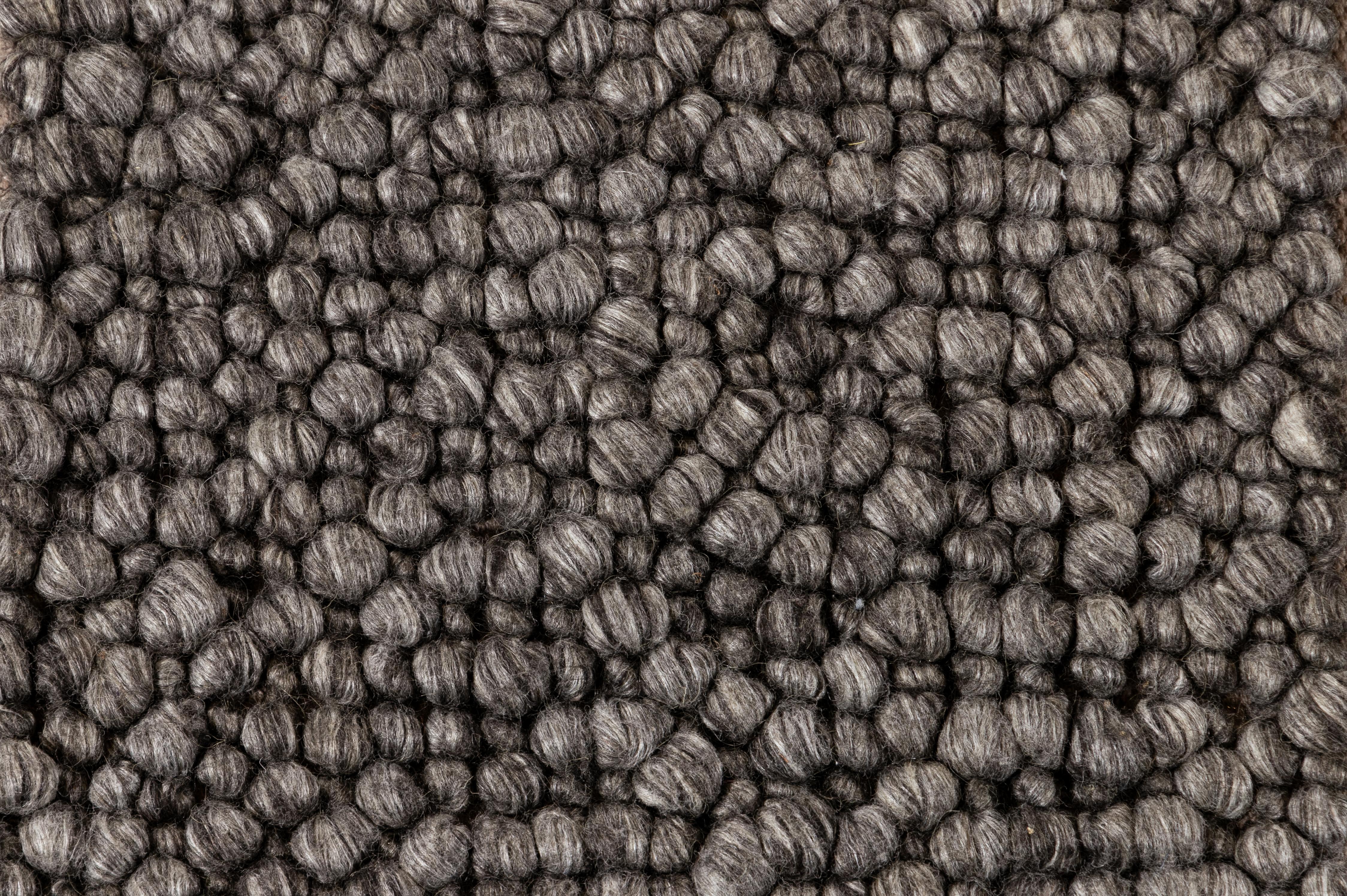 Easton Kollektion Texturierter Wollteppich (Moderne) im Angebot