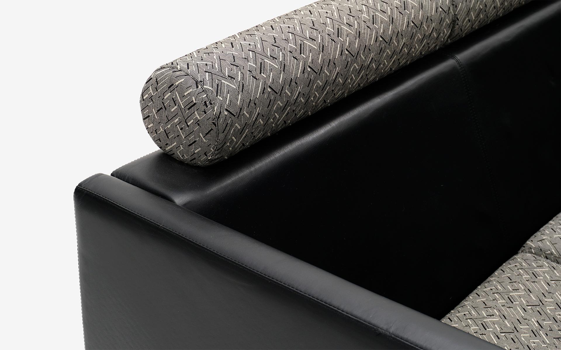 Fine XX secolo Divano Eastside di Ettore Sottsass per Knoll, anni '80, tutto originale, pronto all'uso in vendita