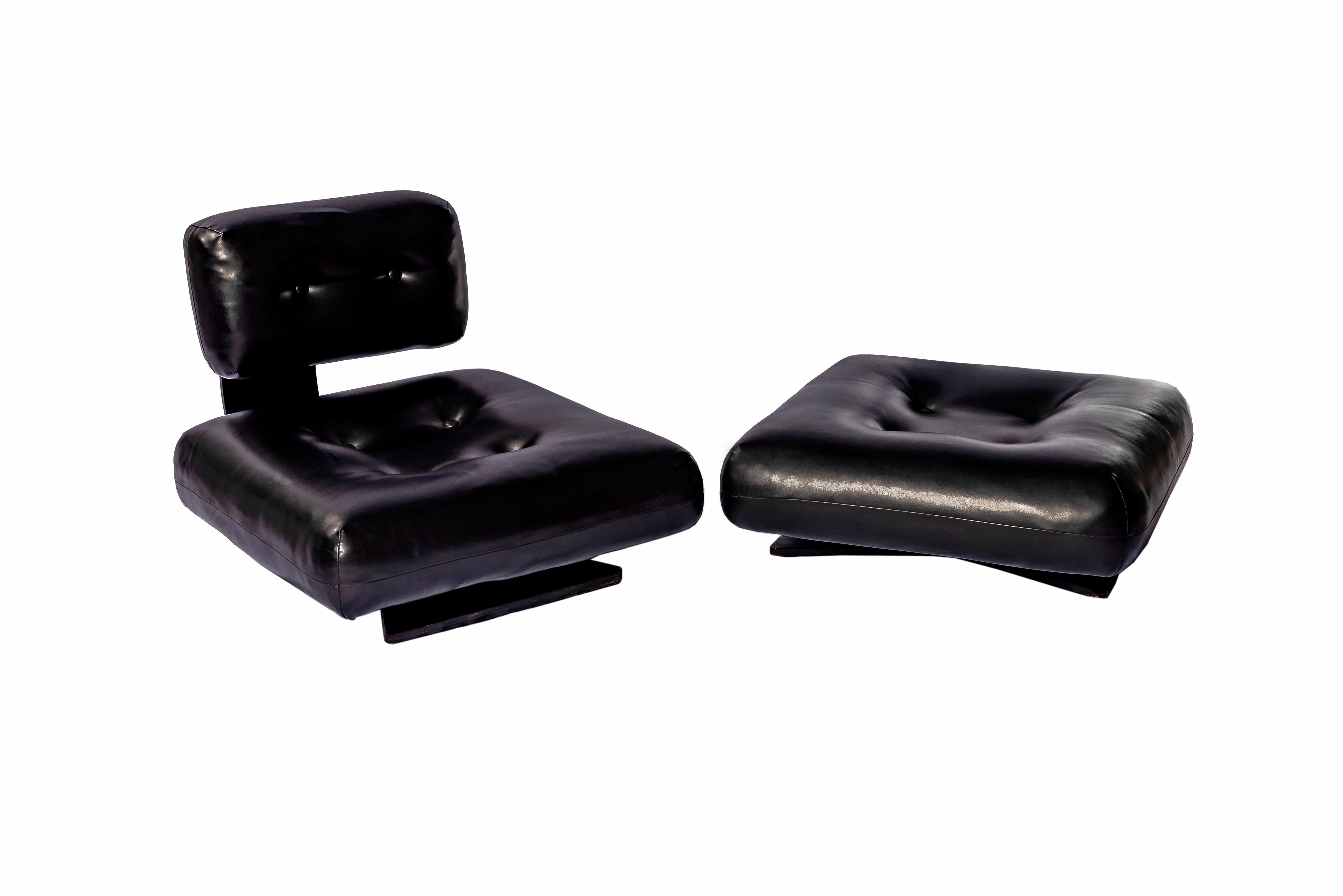 In questa rara versione bassa della sedia e del pouf 