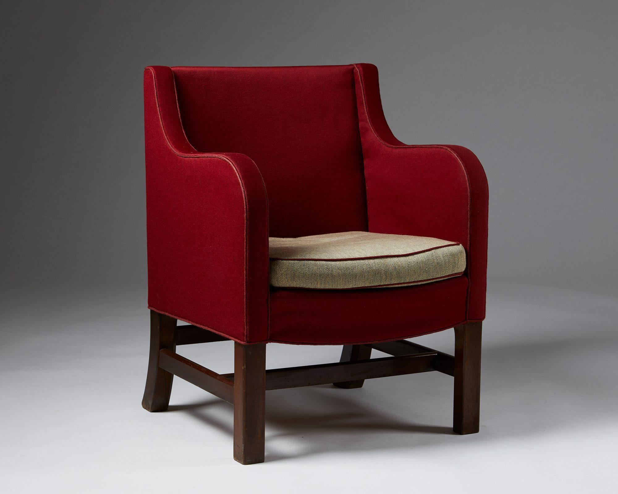 Mahogany and wool upholstery.

Measures: H: 82 cm/ 2' 8 1/4