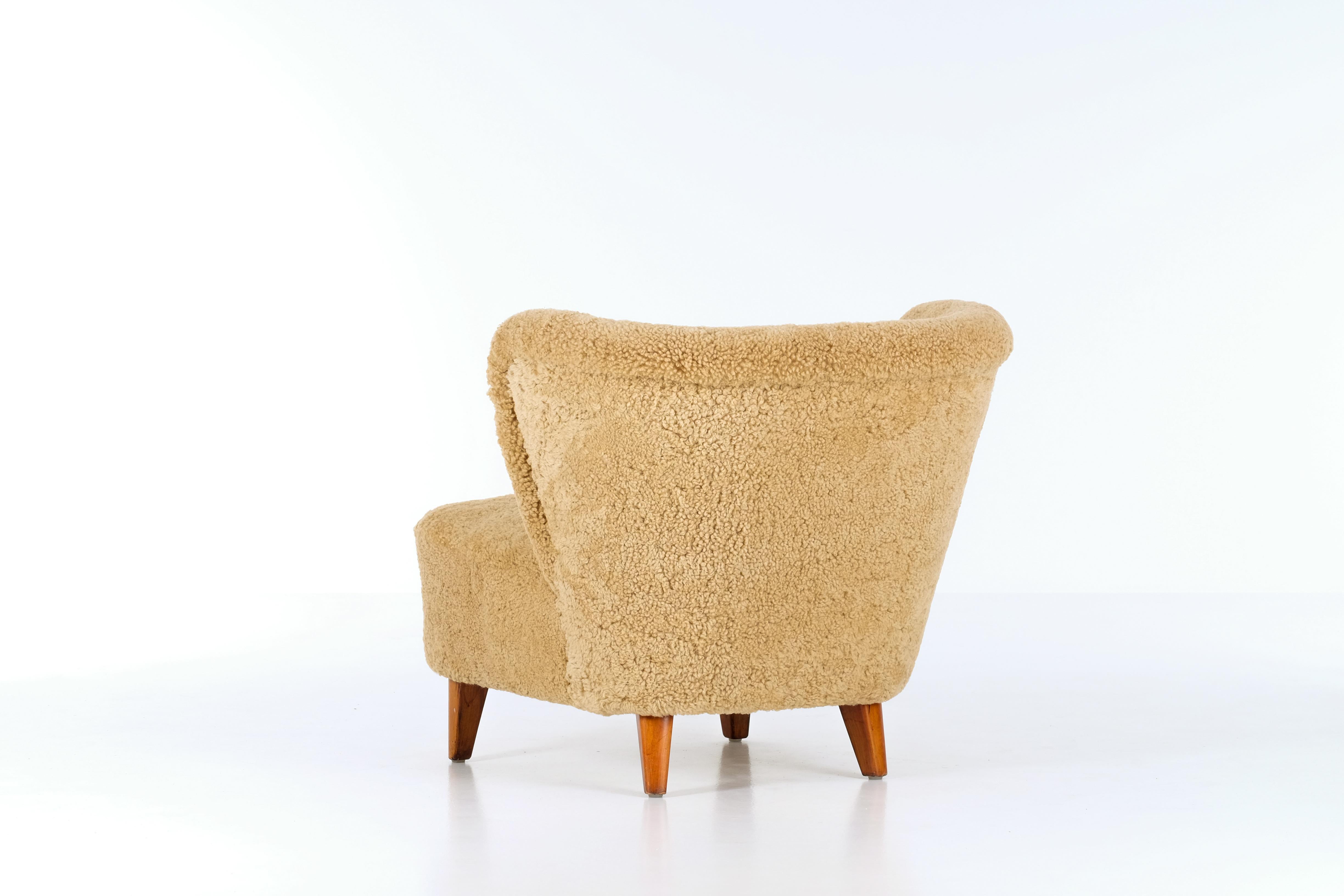 Scandinavian Modern Easy Chair by AB Erik Ek's Snickerifabrik, Malmö, Sweden, 1940s For Sale