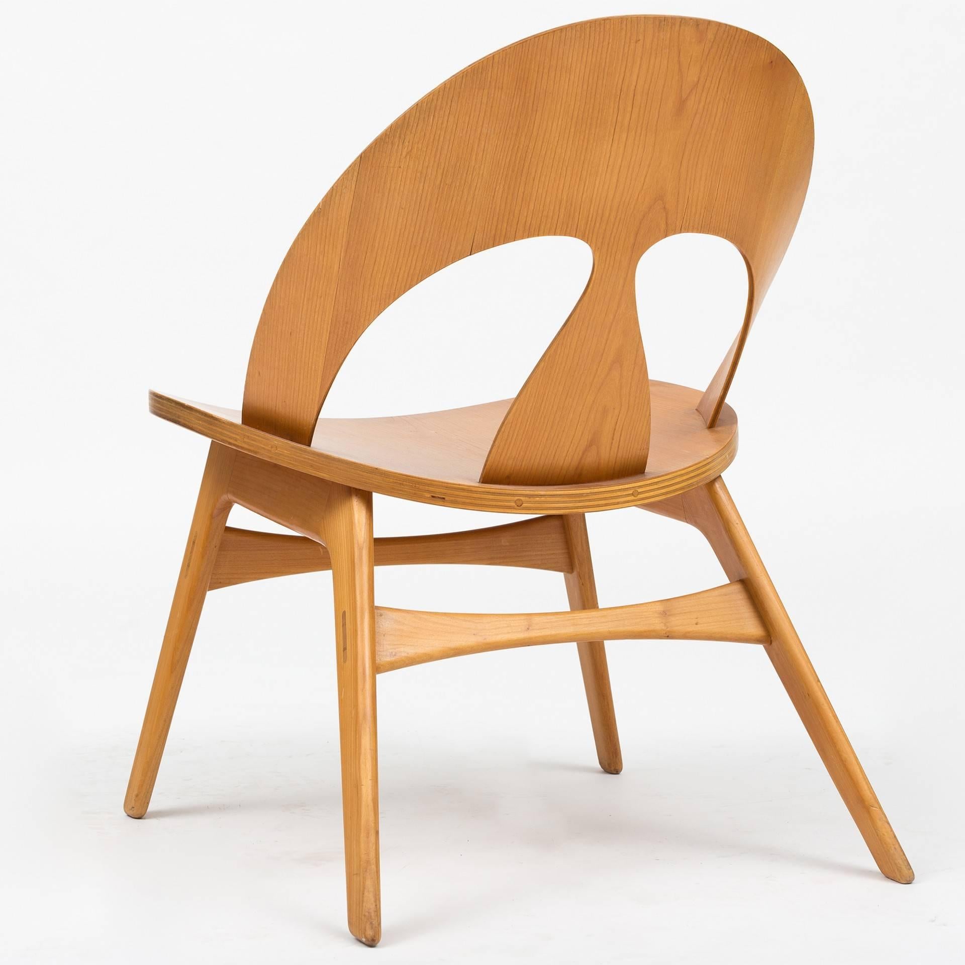 Easy chair in cherry by Børge Mogensen. Maker Erhard Rasmussen.
