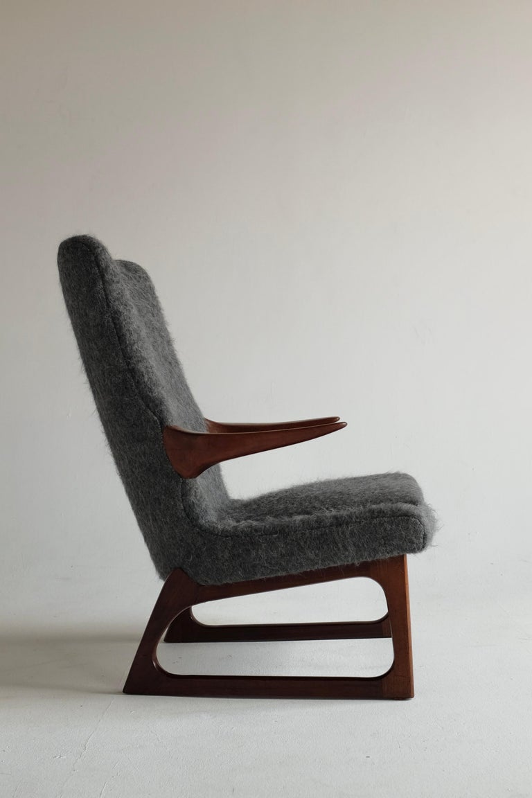 Stunning 1960's Mid-Century easy chair by Fredrik A. Kayser for Vatne, Norway. The chair has beautiful carved teak armrests and legs that echos the Scandinavian Mid-century style at the time. Fredrik A. Kayser was a leading furniture designer in