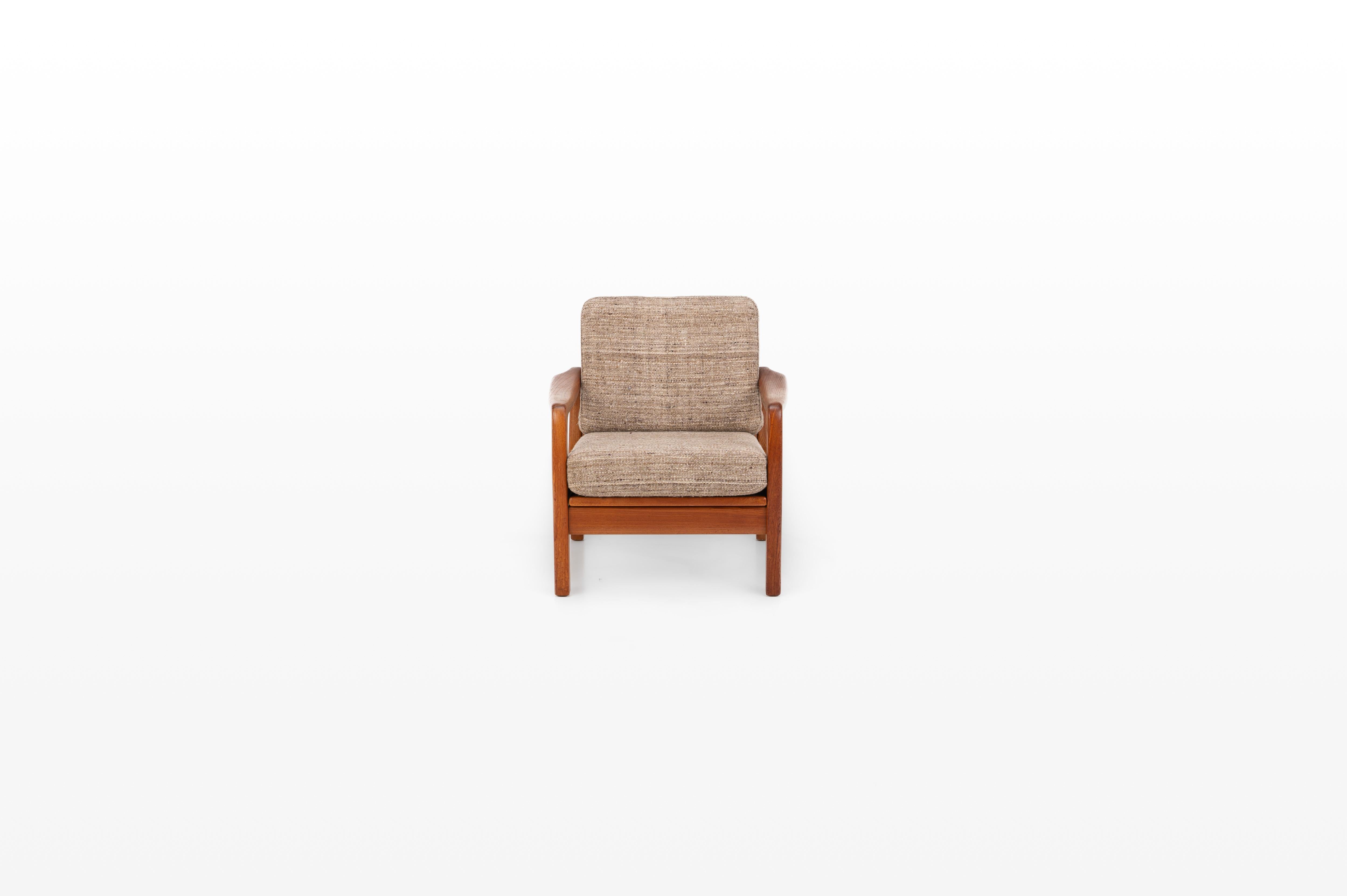 Dänischer Vintage-Sessel, entworfen von Juul Kristensen für JK Denmark, 1960er Jahre. Das Gestell des Sessels ist aus massivem Teakholz und die Kissen sind aus beiger Wolle. Sehr guter Zustand und vom Hersteller gekennzeichnet.

Abmessungen:
B: 75