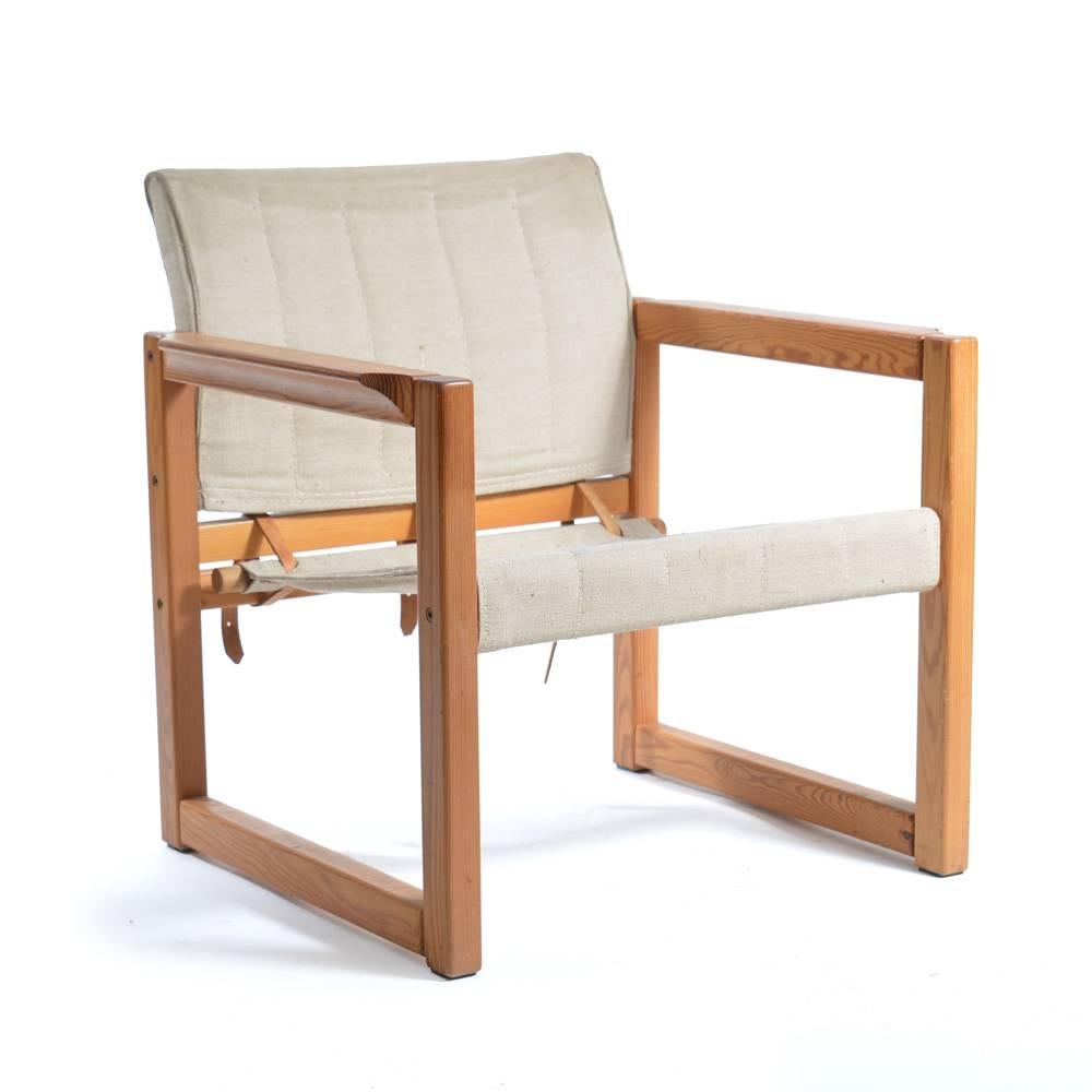 Elegant and raw, this chair has it all. Easy chair, also named Safari chair, designed by Swedish designer Karin Mobring for Ikea in 1970s. The wooden construction holds linen seat and backrest. Leather details and belts. Original condition with only
