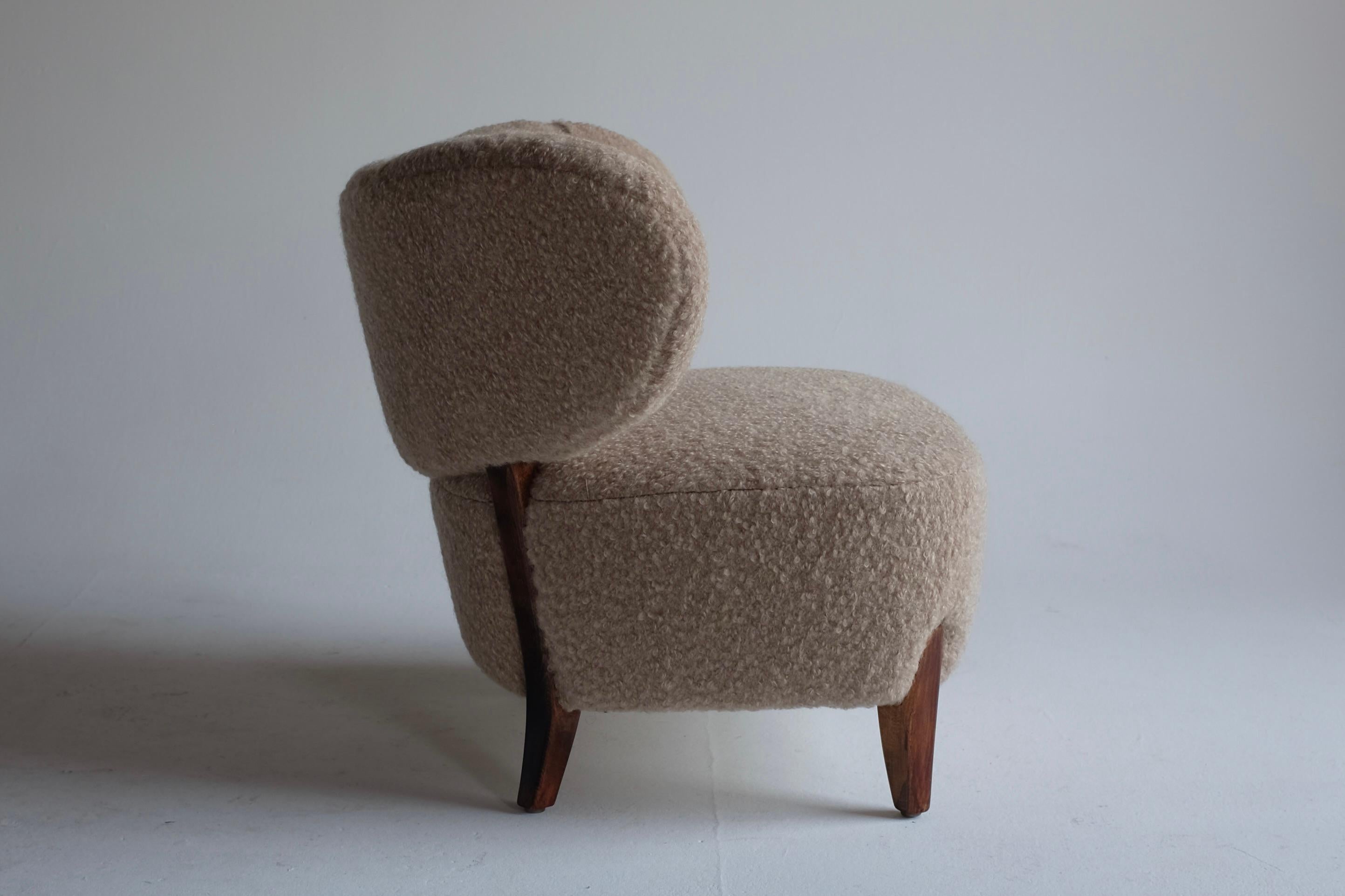Beautiful Easy chair by Otto Schulz for Boet from the 1940s. Newly upholstered Schumacher Teddy Boucle fabric. Otto Schulz is now an iconic Swedish furniture and interior designer that was active during the 1930/40s and started his own company
