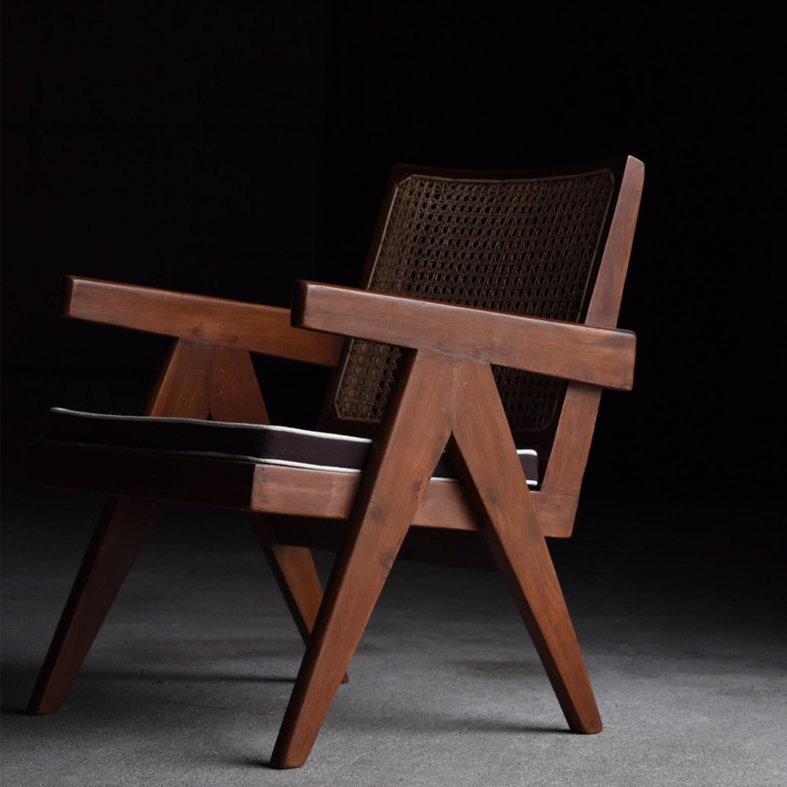 Pierre Jeanneret: Sessel ohne Armlehne (Indisch) im Angebot