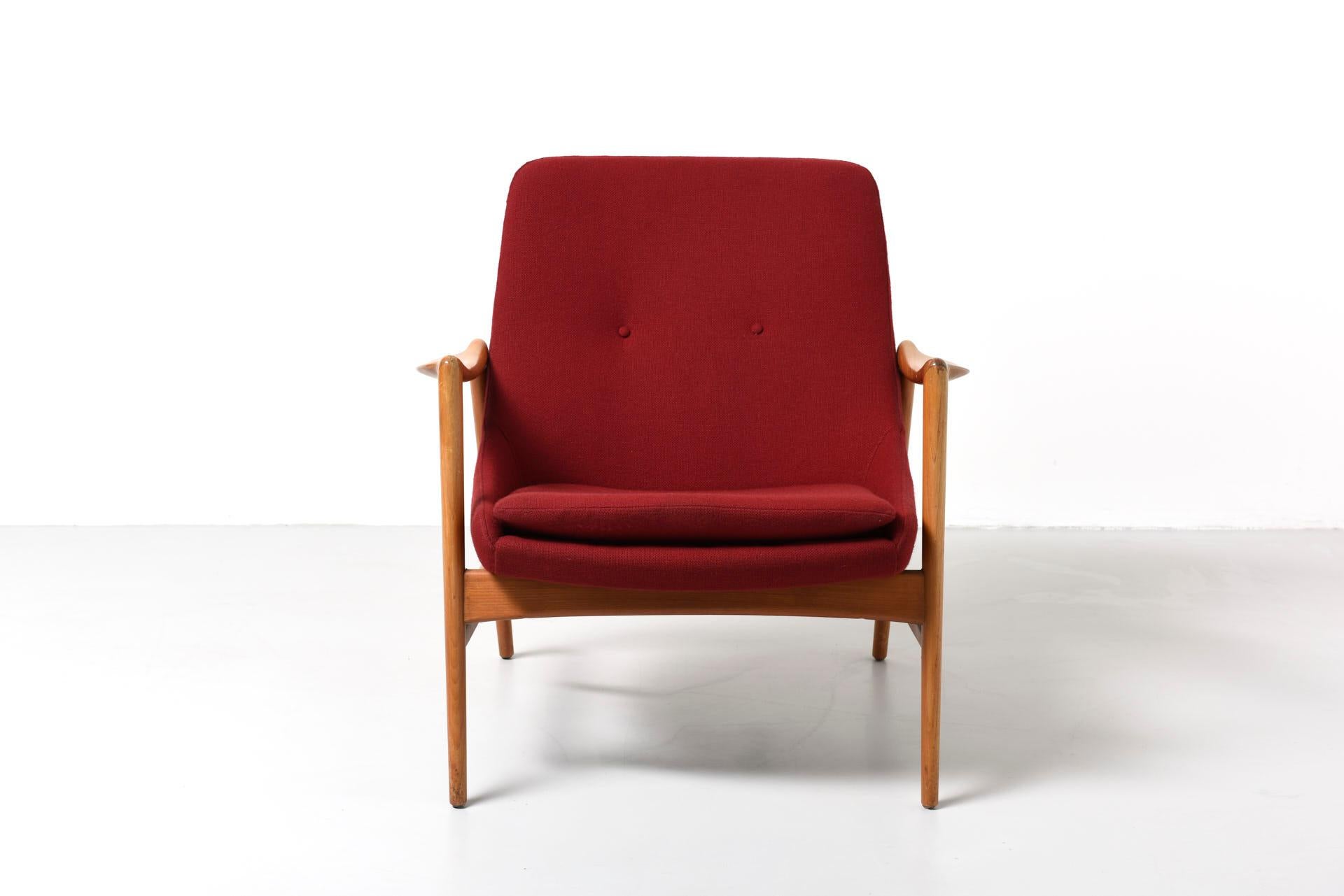 Rare easy chair designed by Rastad & Relling design office in 1957 and produced at Dokka Møbler, Norway.
Frame in beech with deep red fabric.
