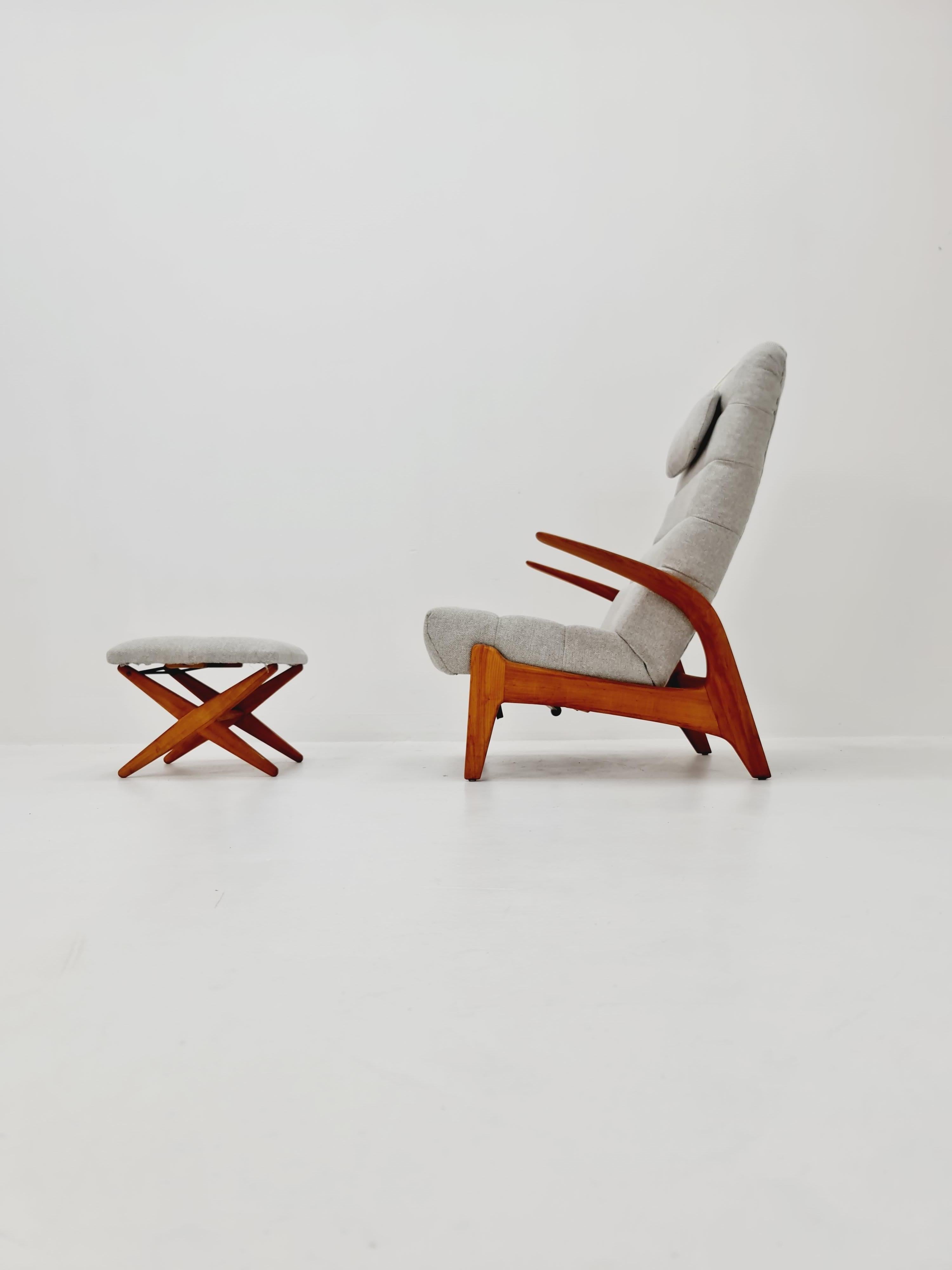 Sillón/sillón de madera maciza de cerezo de mediados de siglo, de Rolf Rastad y Adolf Relling para Goldfeder, ajustable  Otomana, años 60

Año del diseño: 1950s 

Estilo: vintage, moderno alemán 
Diseñador : Rolf Rastad & Adolf Relling

Está en muy