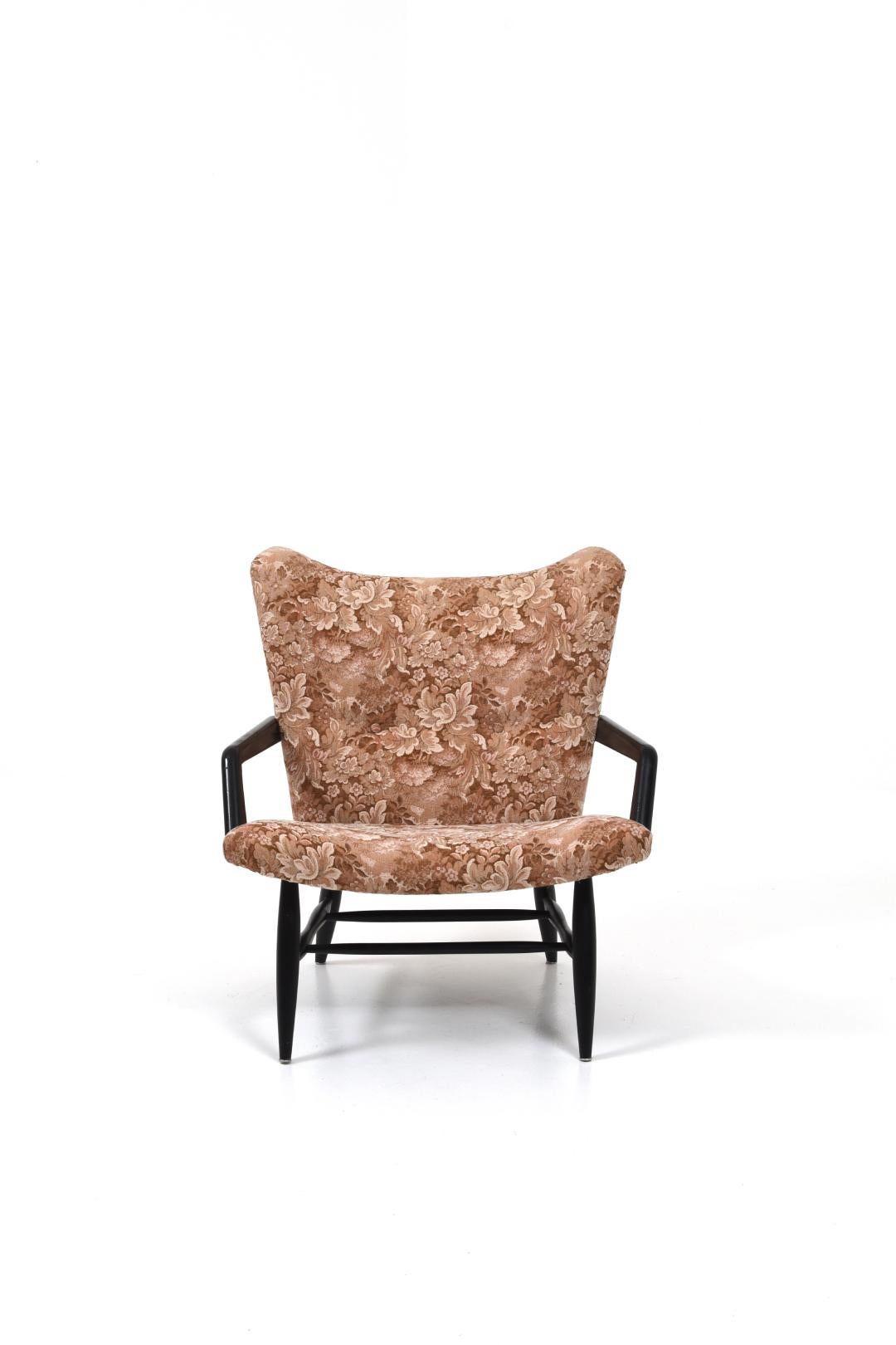 An unusual armchair designed by Svante Skogh.
The armchair has a black-painted frame and original fabric. There is patina on the fabric, but is fully functional.
