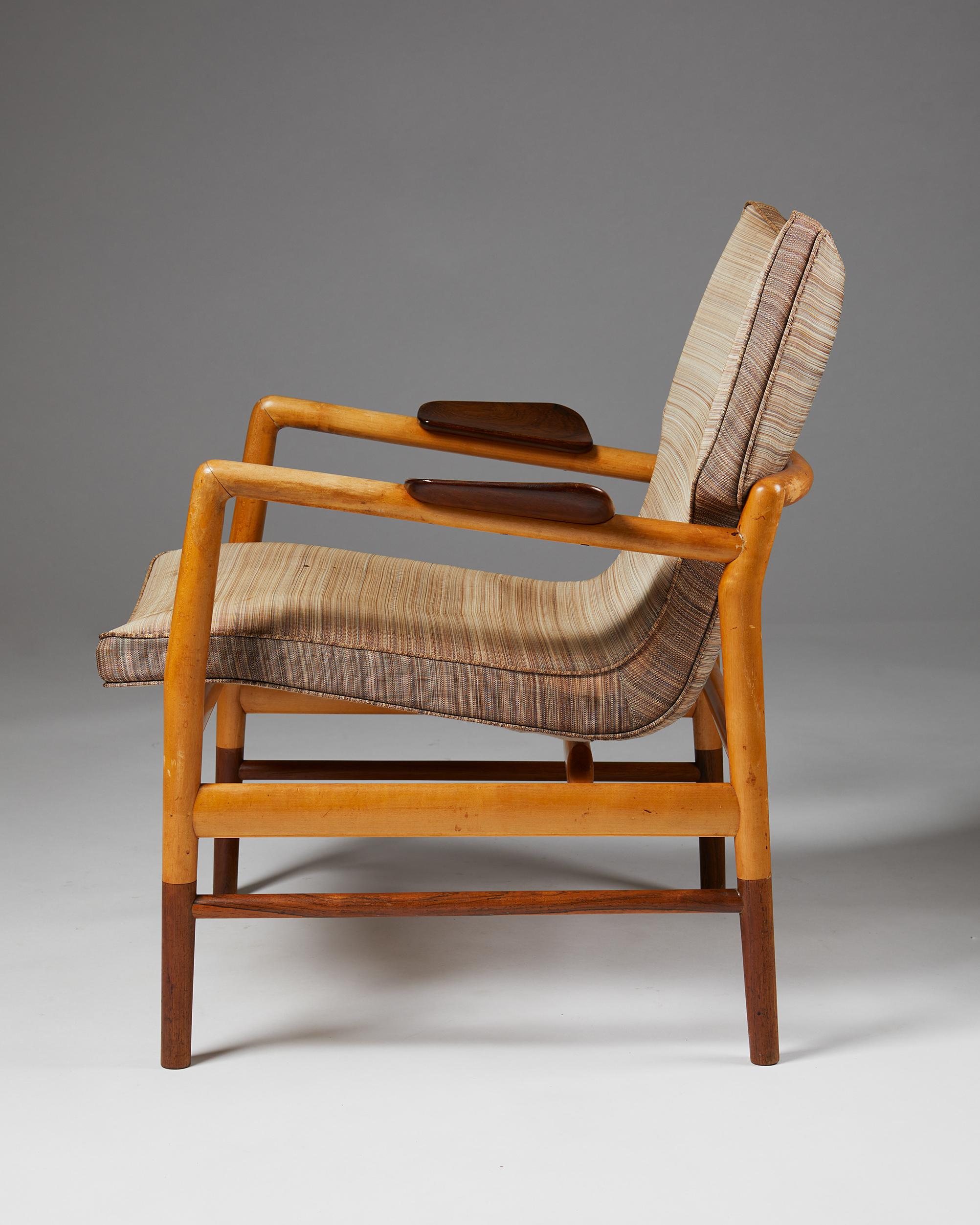 Easy Chair Designed by Ib Kofod-Larsen for Christensen & Larsen Cabinetmakers In Good Condition In Stockholm, SE