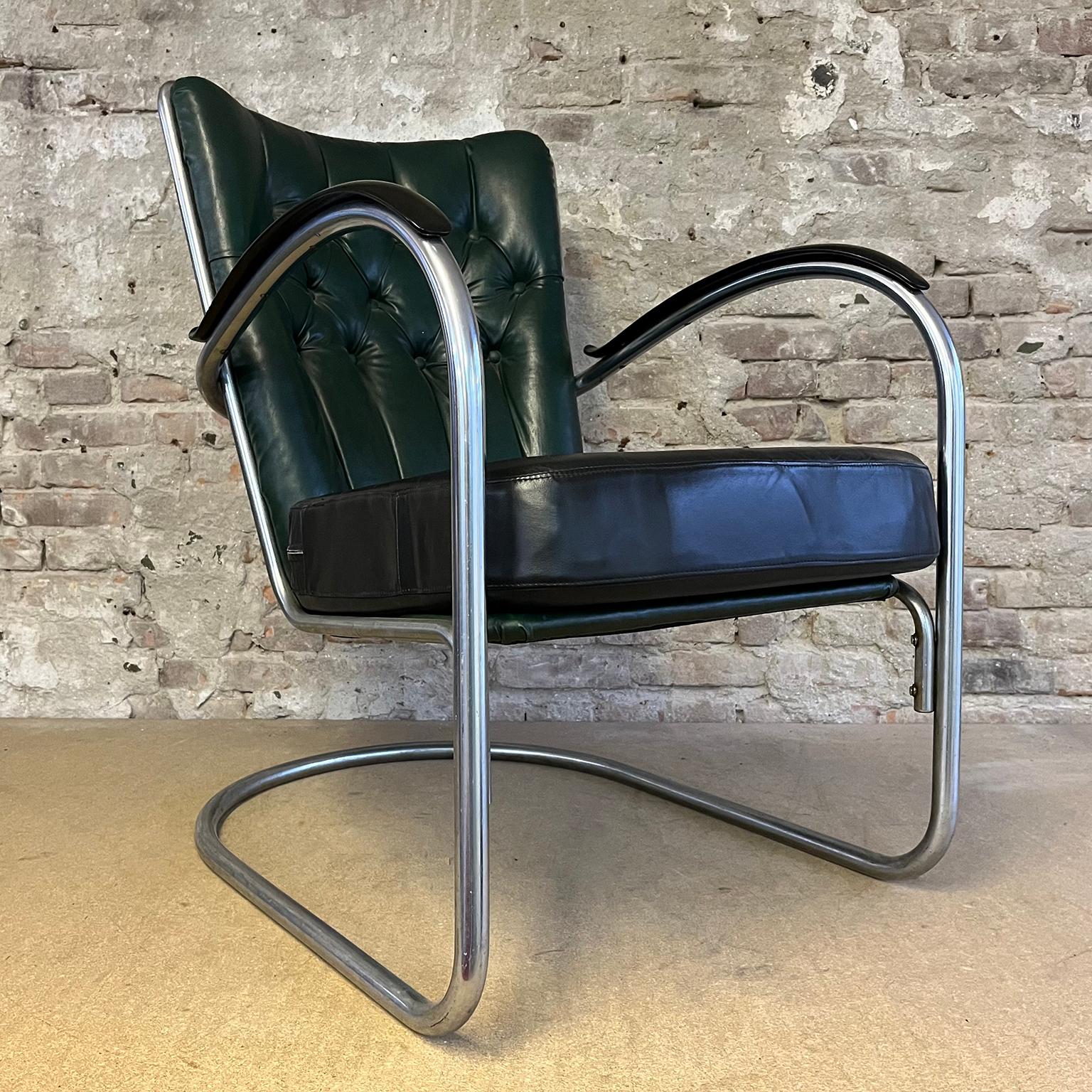 Beautiful Gispen model 412 in dark green and black leather cushions with black bakelite armrests. This armchair is good condition and shows only minor signs of use like a light scratch on the left armrest and just some spots on the base.

Dimensions