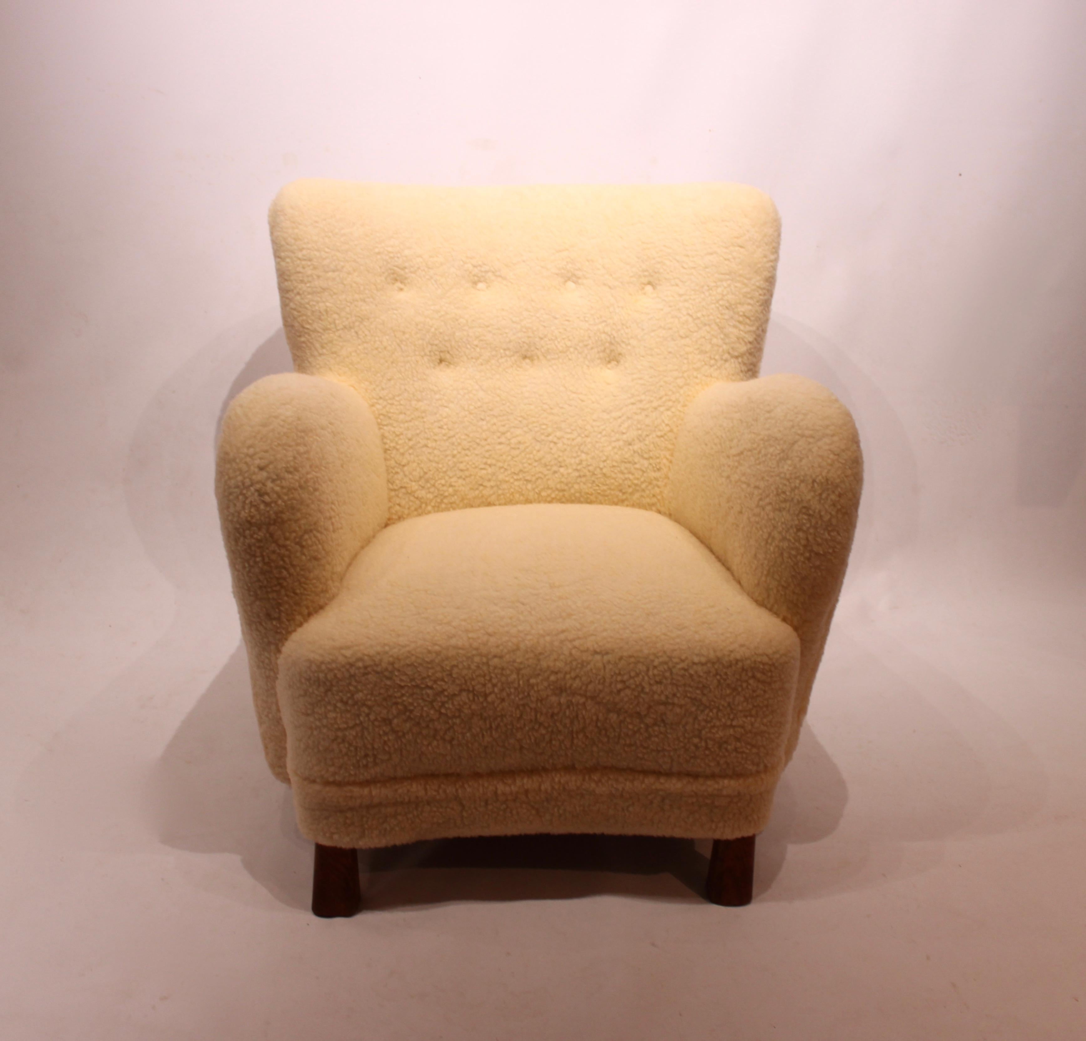 Easy chair from circa 1930s, newly upholstered with sheep wool. The chair is in great vintage condition. 
 