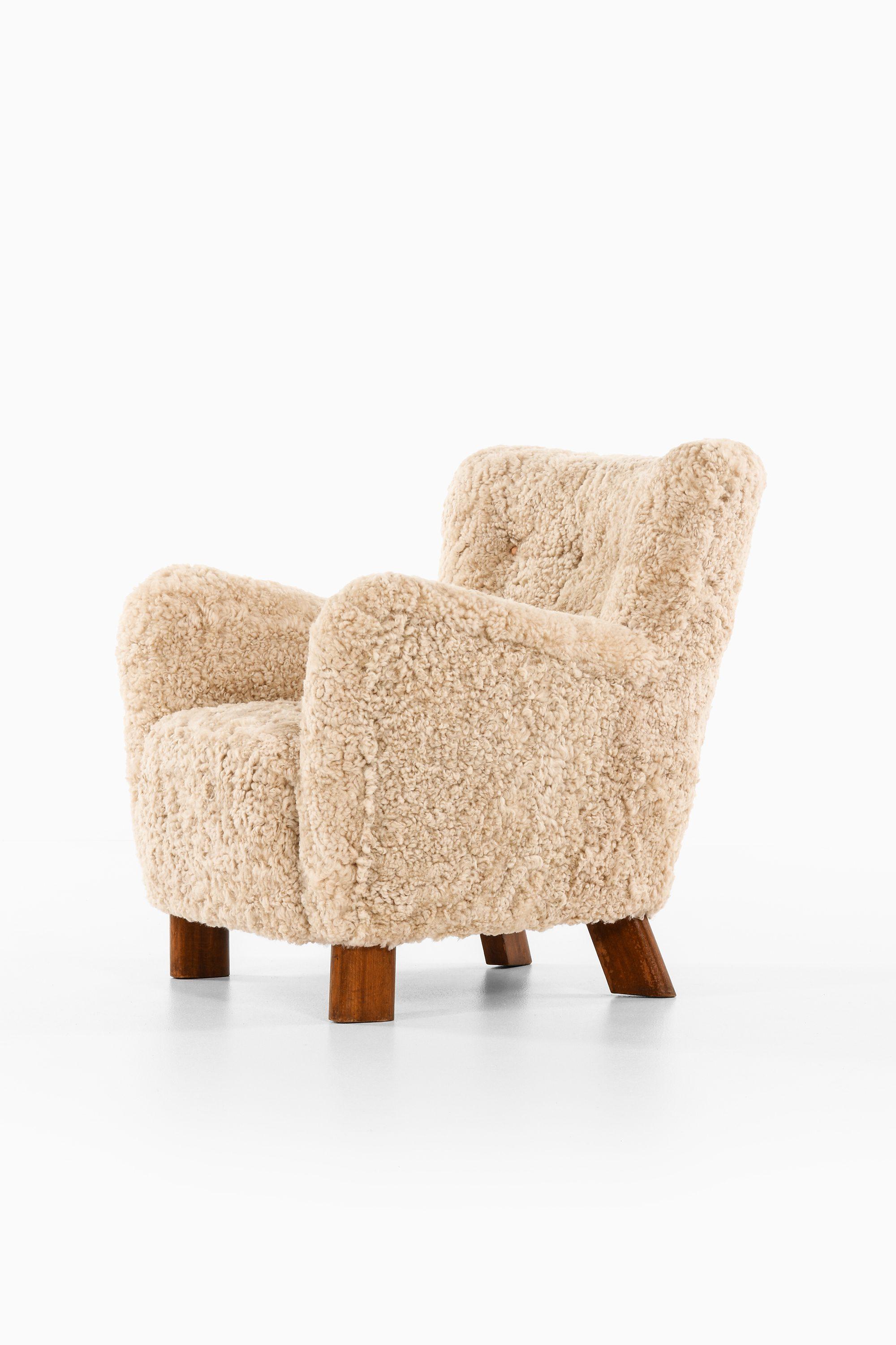 Easy Chair in Beech and Newly Reupholstered in Sheepskin by Fritz Hansen, 1938 Moderno de mediados de siglo en venta