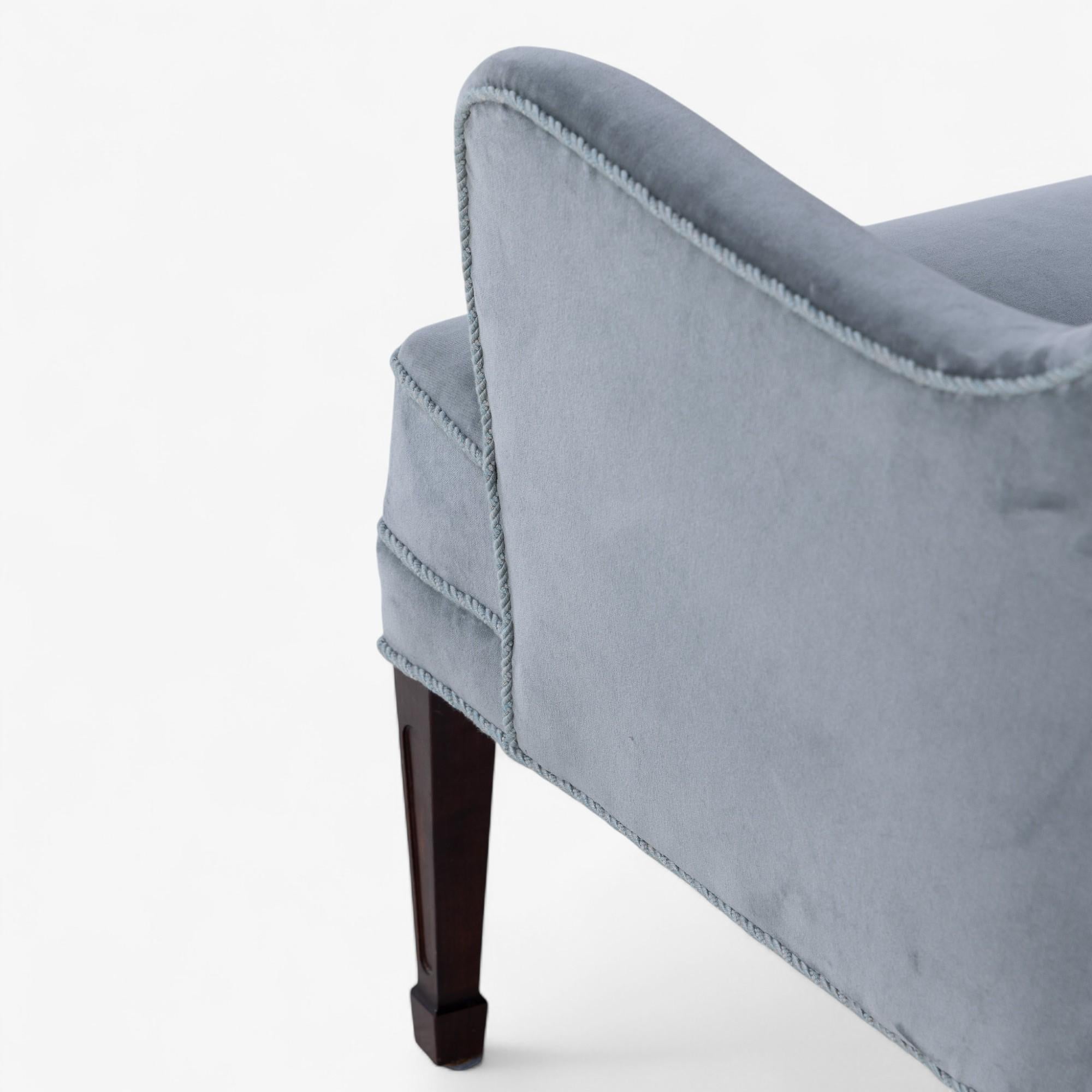 Danish Easy chair in new fabric from the 1940's by Frits Henningsen For Sale