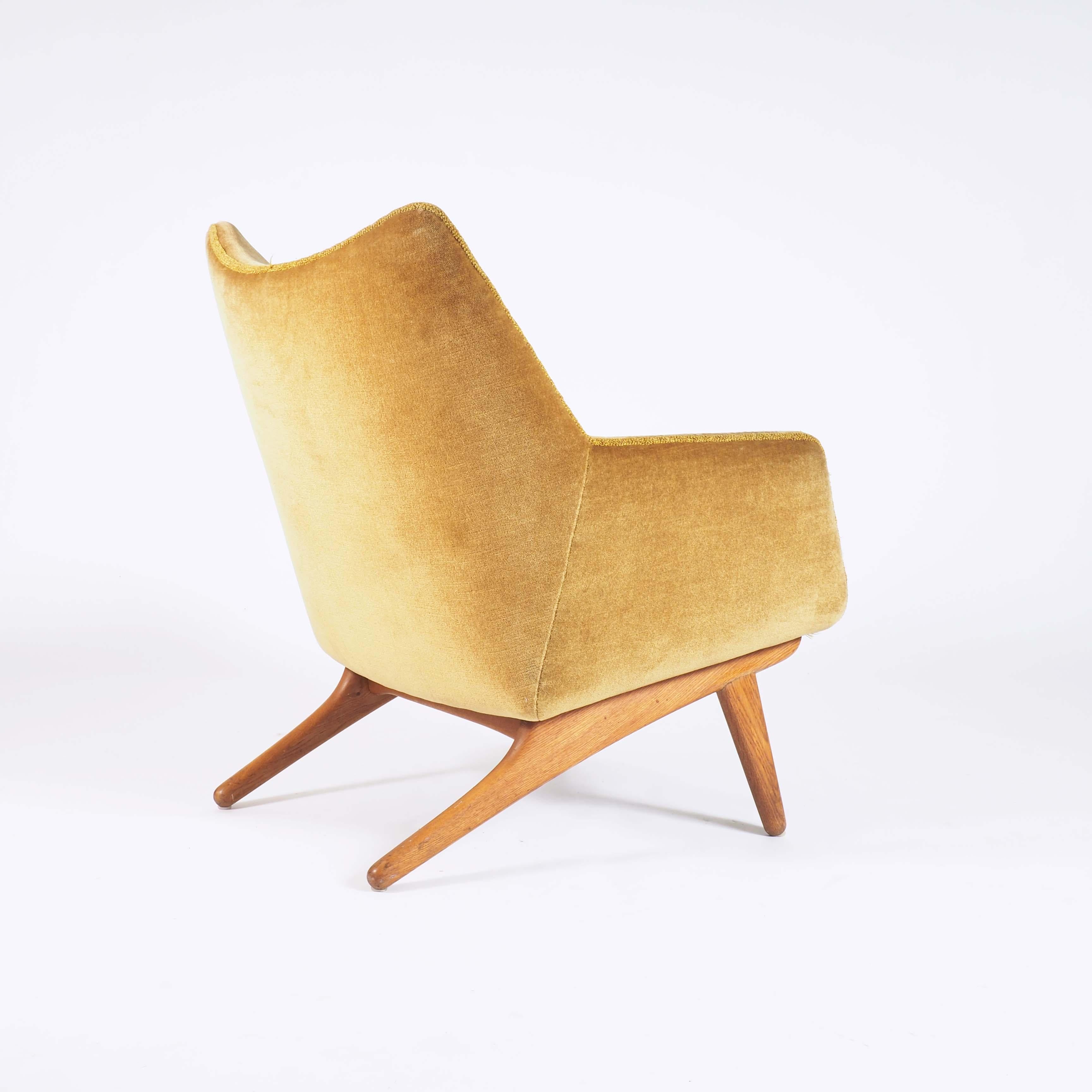 Scandinavian Modern Easy Chair in Oak and Fabric by Illum Wikkelsø, Denmark