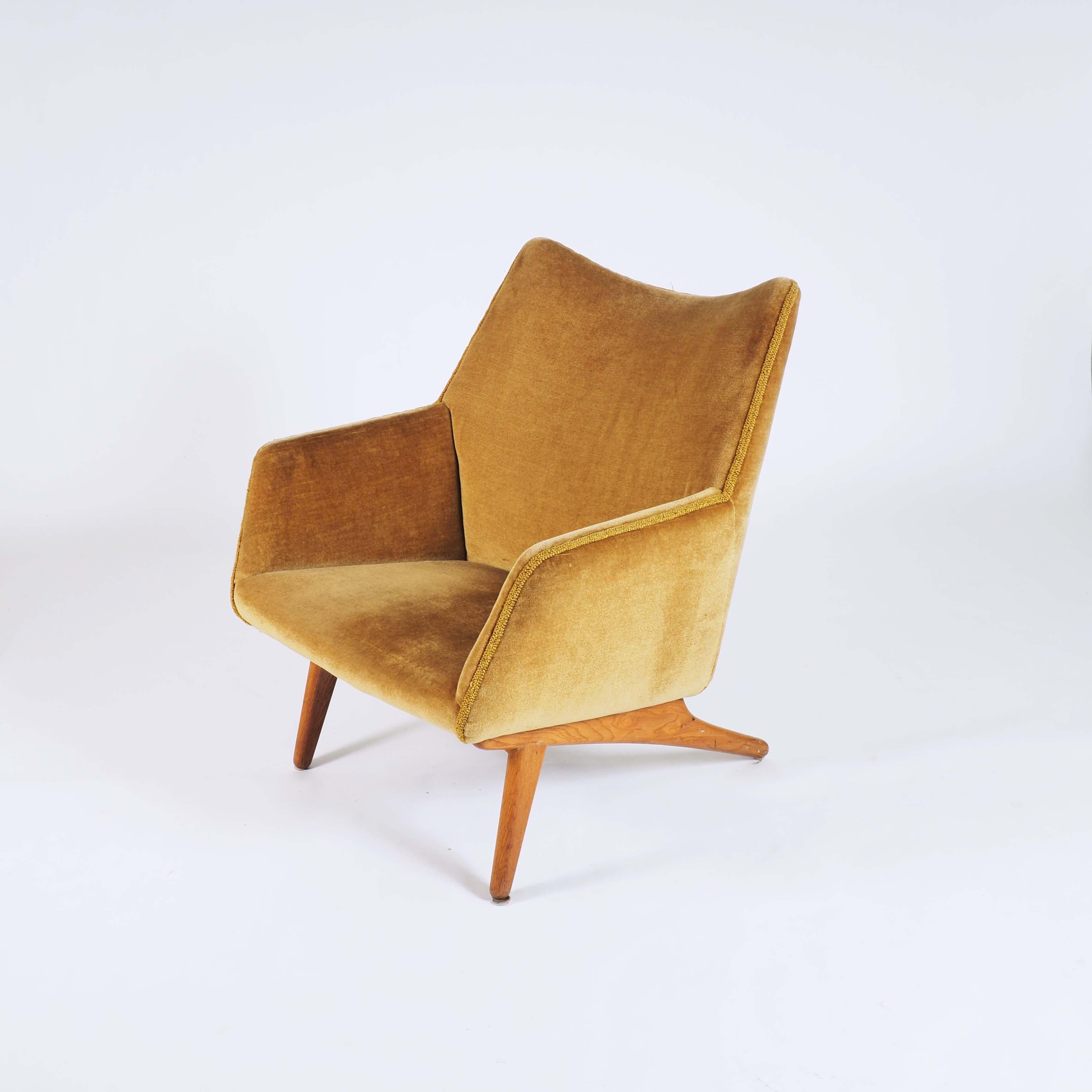 Easy Chair in Oak and Fabric by Illum Wikkelsø, Denmark In Good Condition In Goteborg, SE