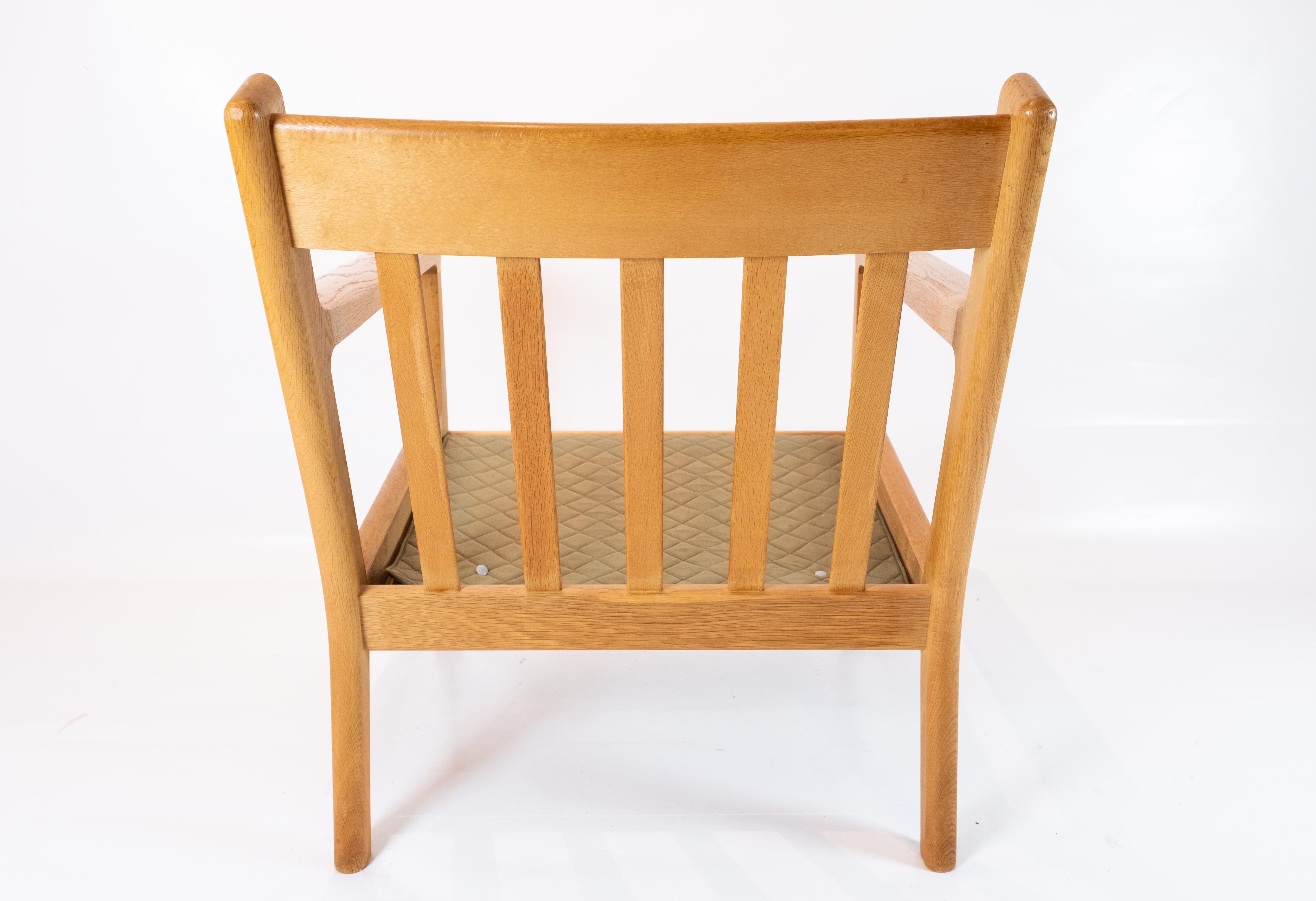 Mid-20th Century Armchair Made In Oak & Red Wool Fabric By Hans J. Wegner For GETAMA From 1960s For Sale