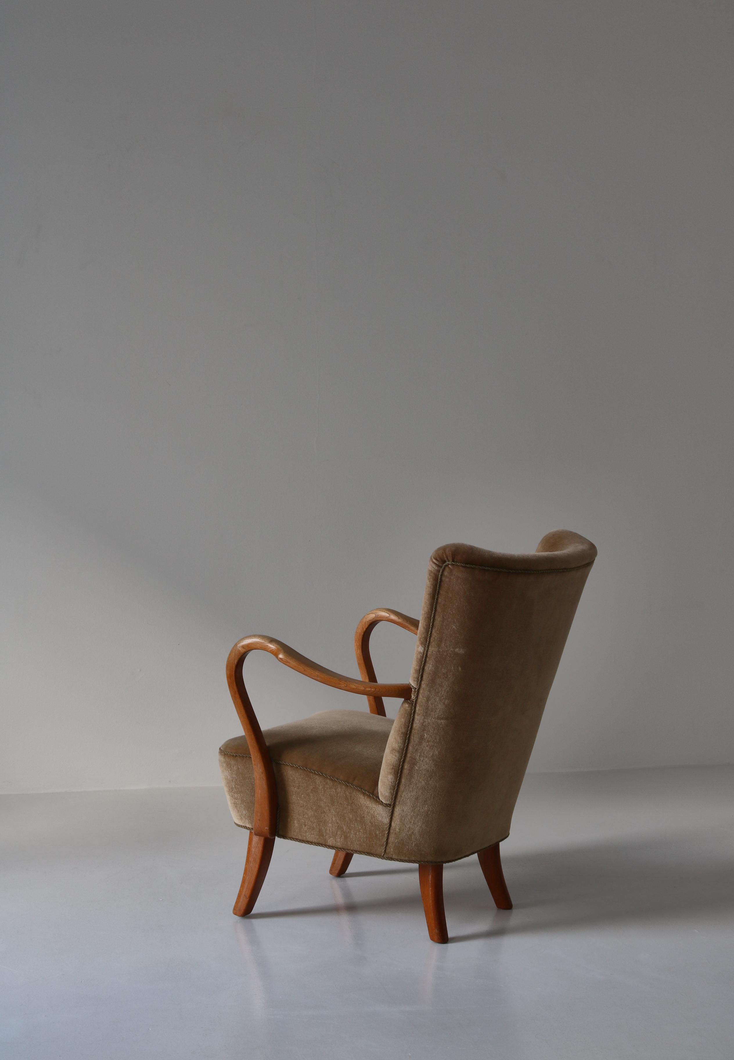 Scandinavian Modern Easy Chair in Oak & Velour by Alfred Christensen for Slagelse Møbelværk, 1950s For Sale
