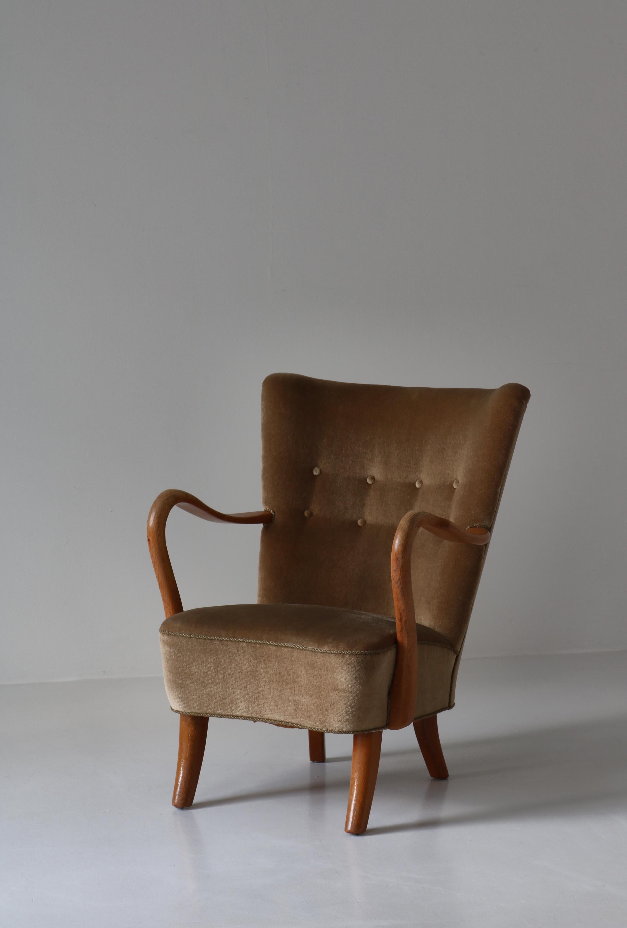 Danish Easy Chair in Oak & Velour by Alfred Christensen for Slagelse Møbelværk, 1950s For Sale