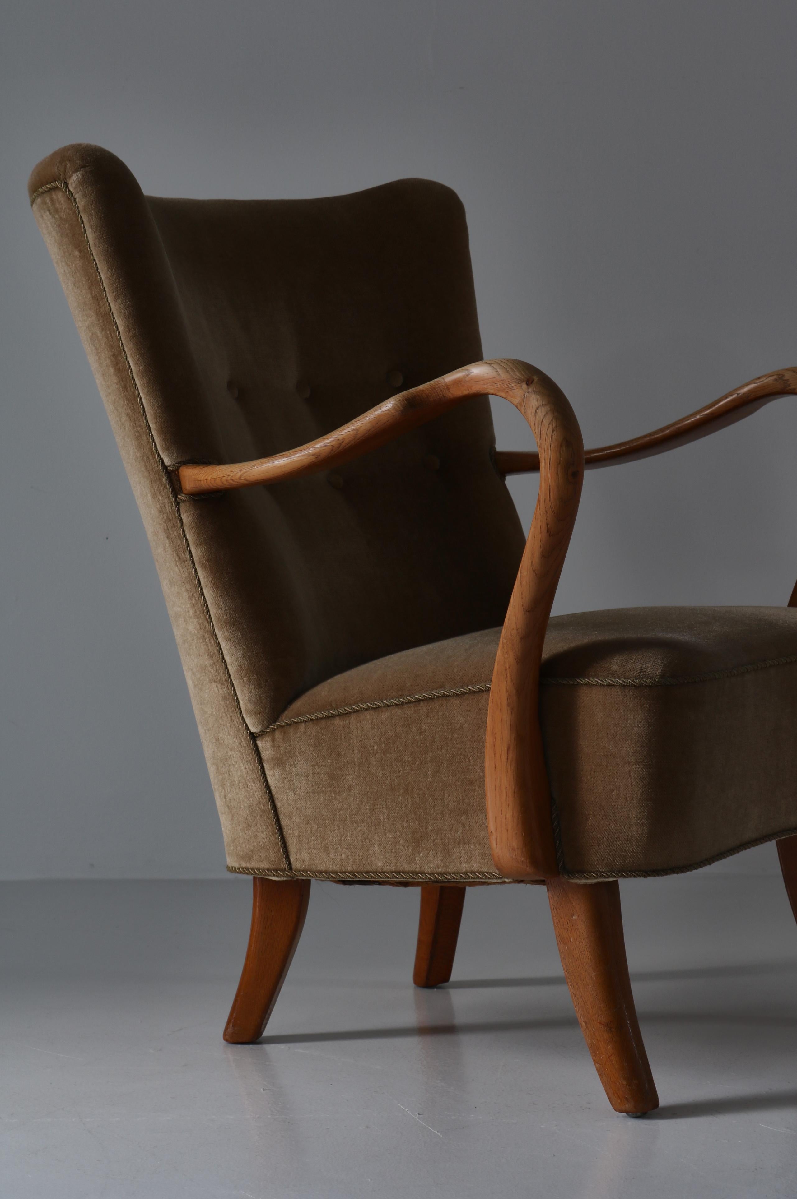 Easy Chair in Oak & Velour by Alfred Christensen for Slagelse Møbelværk, 1950s In Good Condition For Sale In Odense, DK