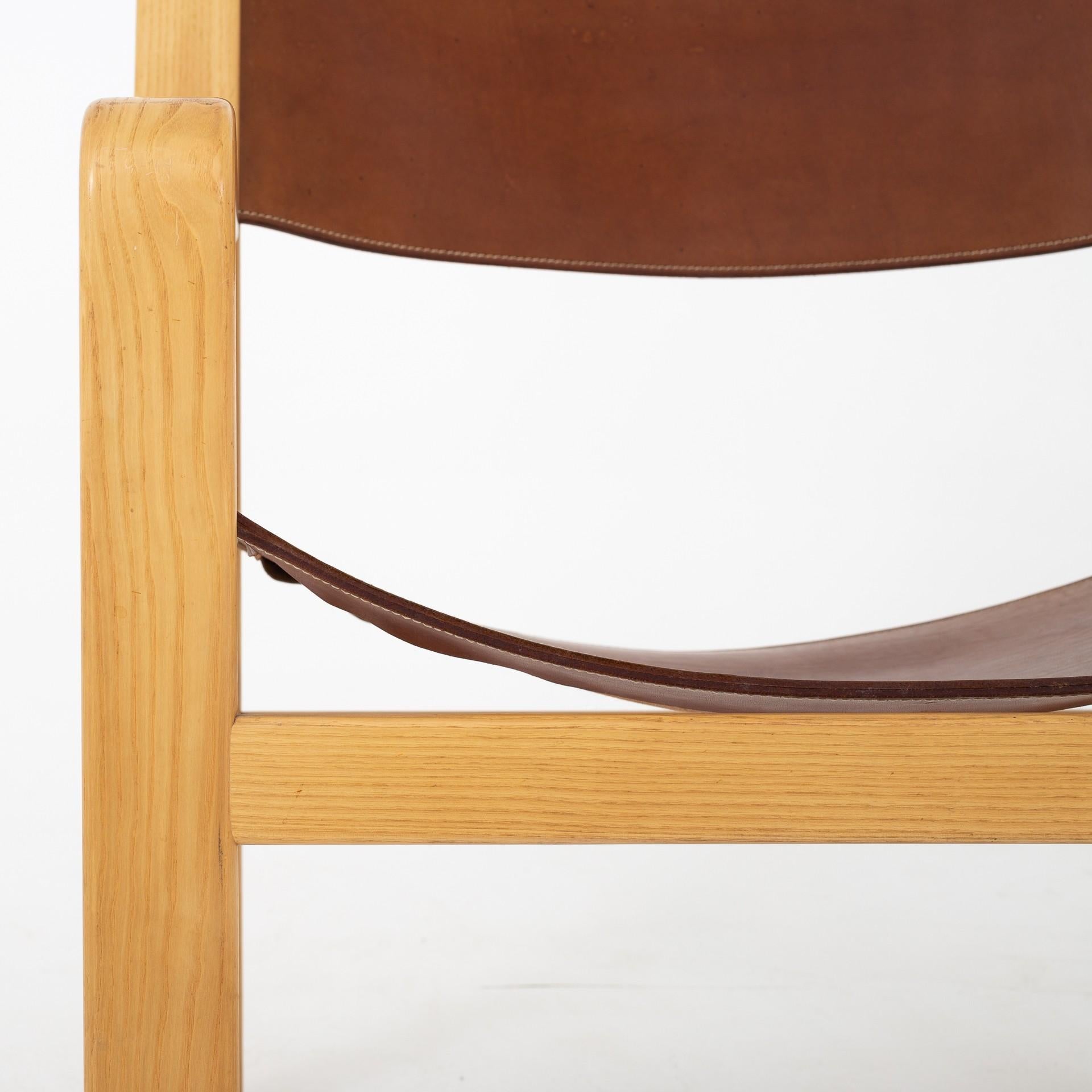 Easy Chair in Original Leather by Hans J. Wegner In Fair Condition In Copenhagen, DK