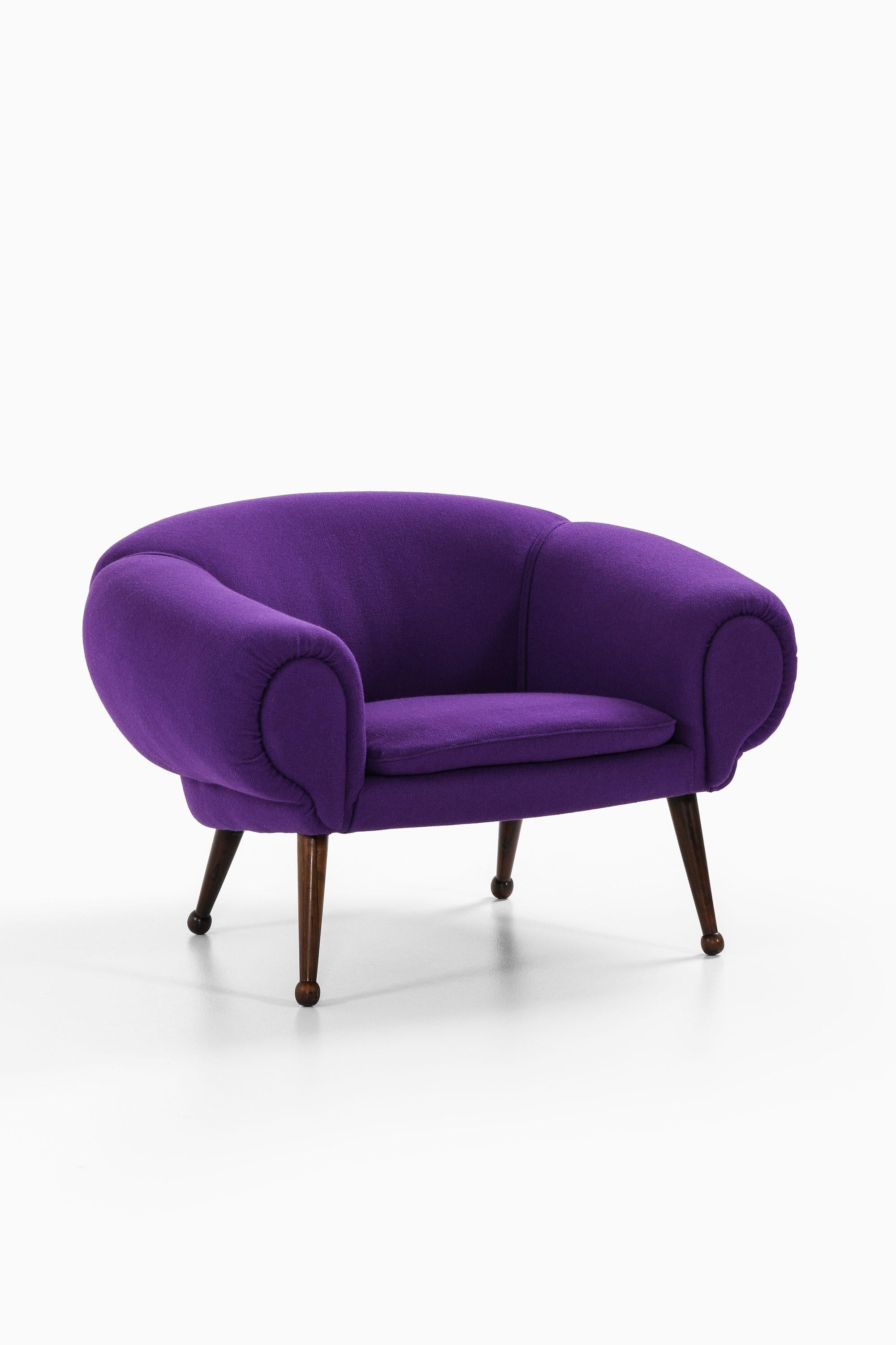 Mid-Century moderno Sedia Easy Chair in palissandro con rivestimento in tessuto Kvadrat di Illum Wikkelsø, anni '50 in vendita