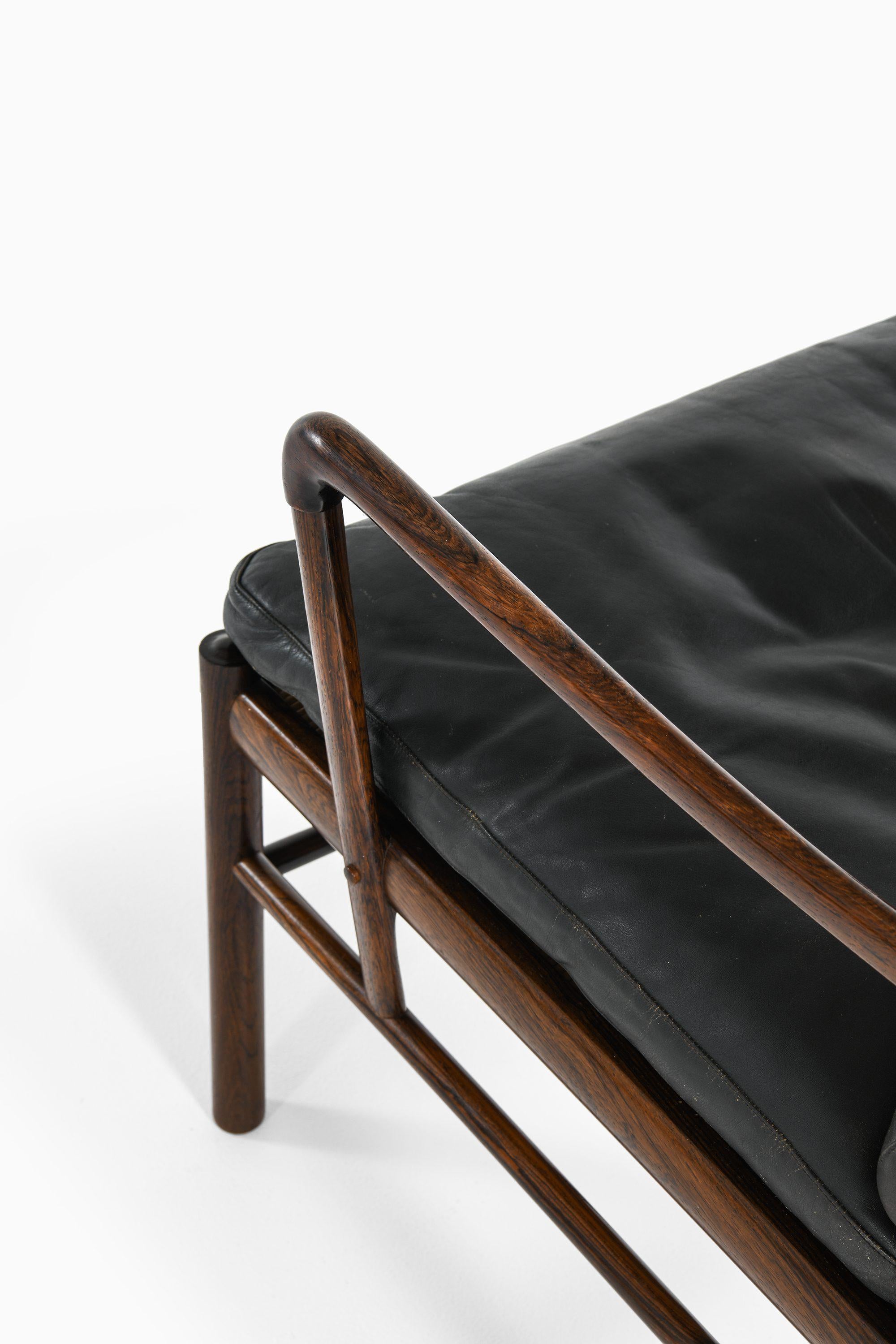 Easy Chair in Rosewood, Woven Cane and Original Leather by Ole Wanscher, 1960's For Sale 1